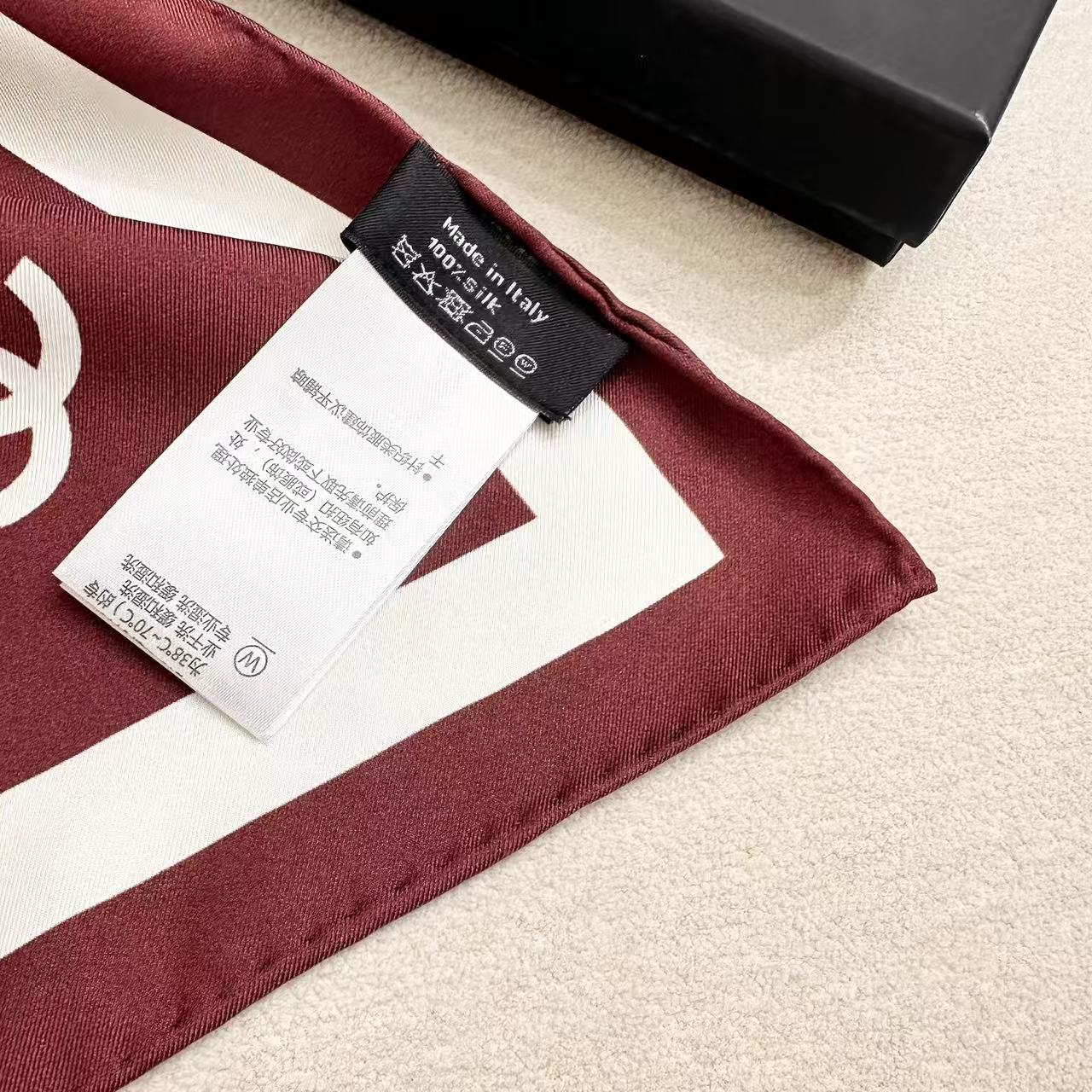 CHANEL 26S SCARF 90 IN SILK 303208