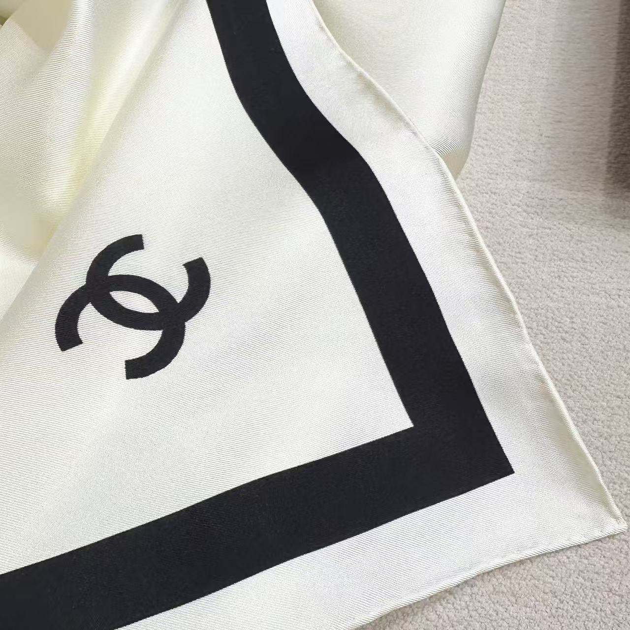 CHANEL 26S SCARF 90 IN SILK 303209