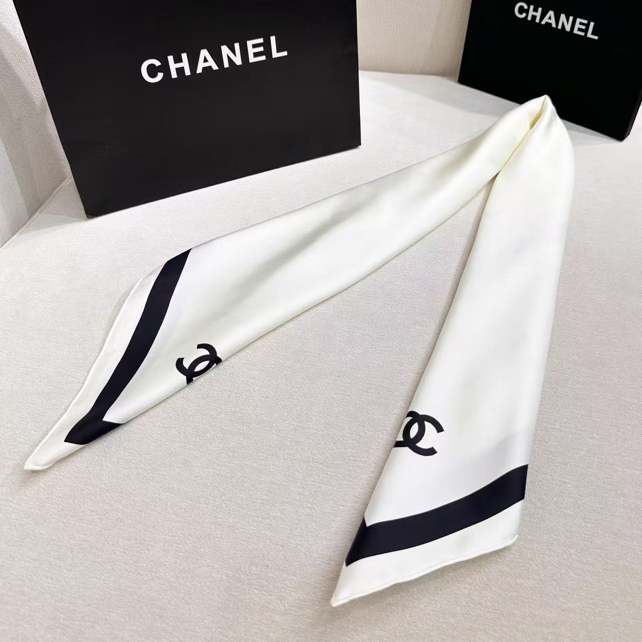 CHANEL 26S SCARF 90 IN SILK 303209