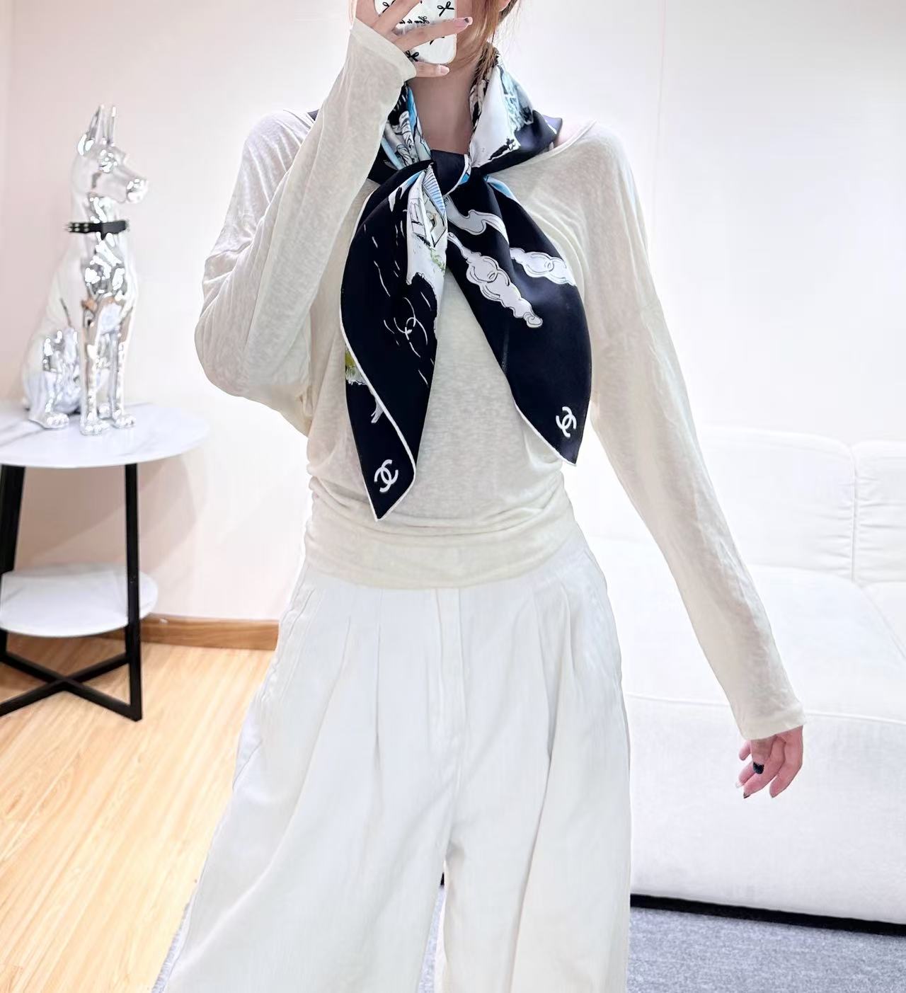 CHANEL 26S SCARF 90 IN SILK 303188