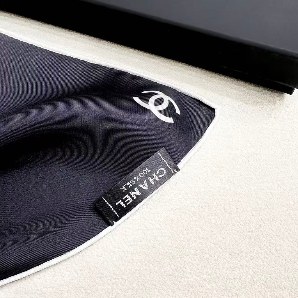 CHANEL 26S SCARF 90 IN SILK 303188