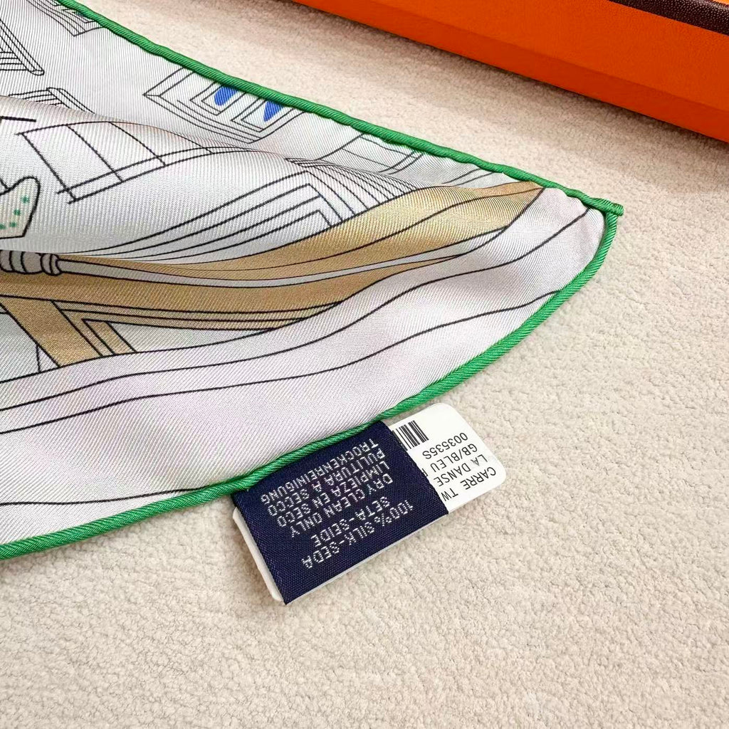 HERMES 26S SCARF 90 IN SILK 304328