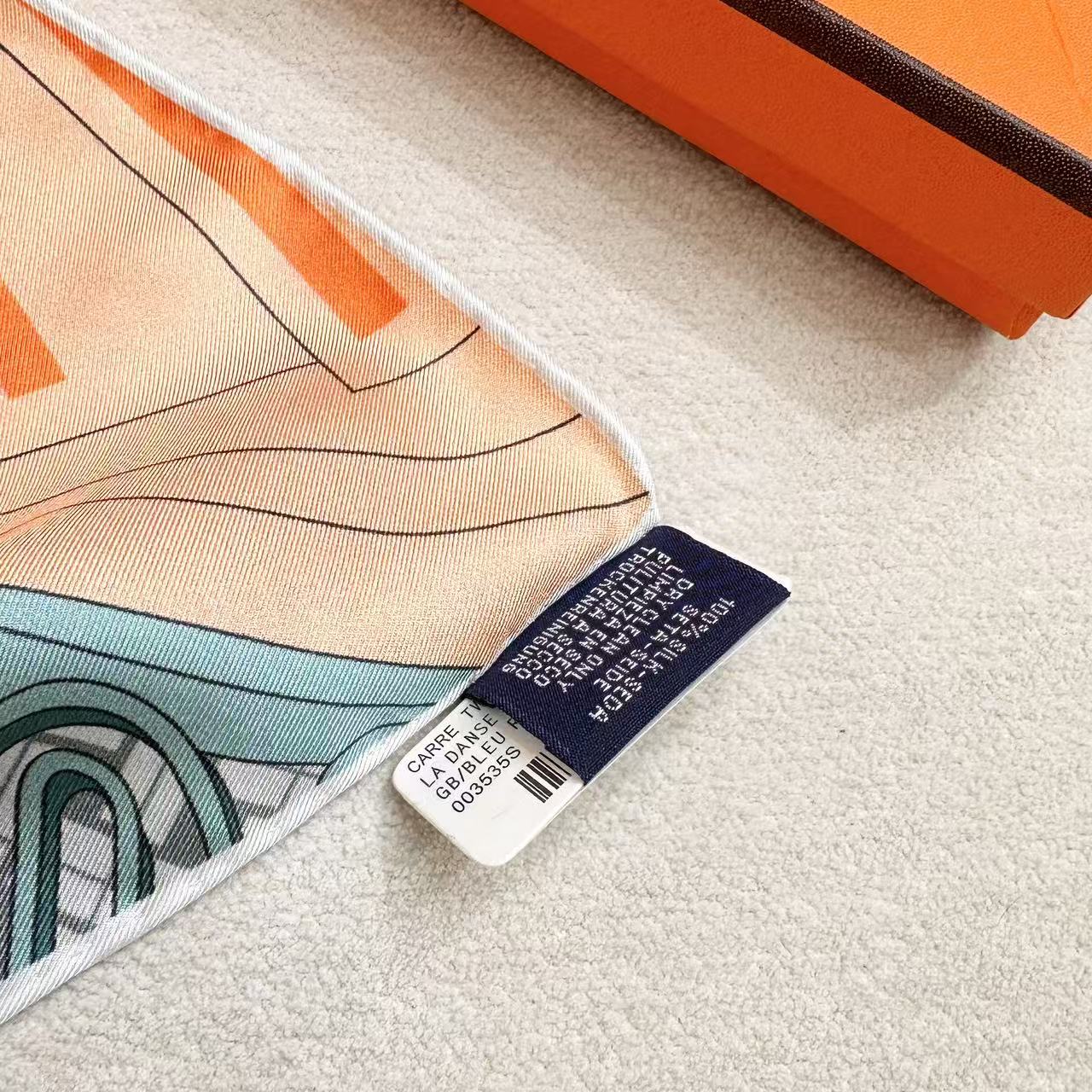 HERMES 26S SCARF 90 IN SILK 304330