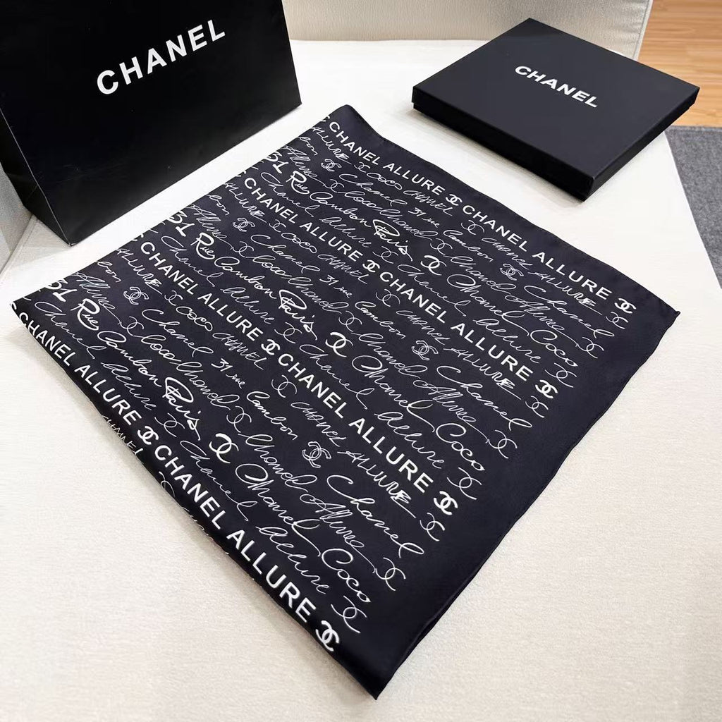 CHANEL 26S SCARF 90 IN SILK 305987