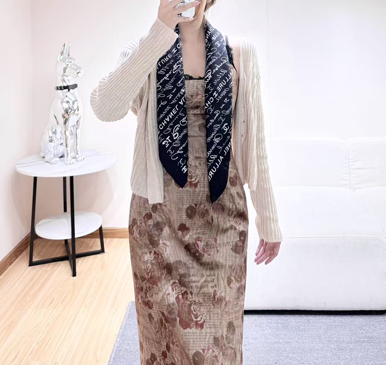 CHANEL 26S SCARF 90 IN SILK 305987