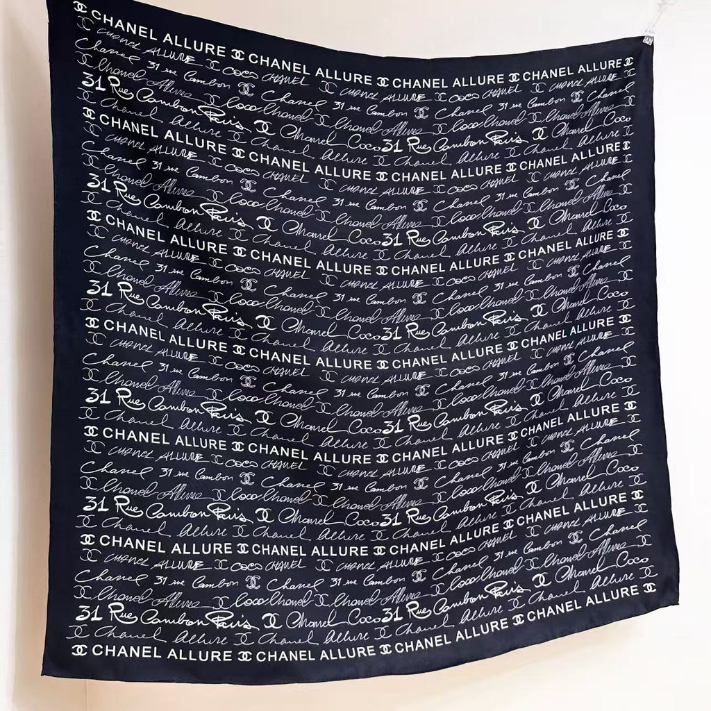 CHANEL 26S SCARF 90 IN SILK 305987