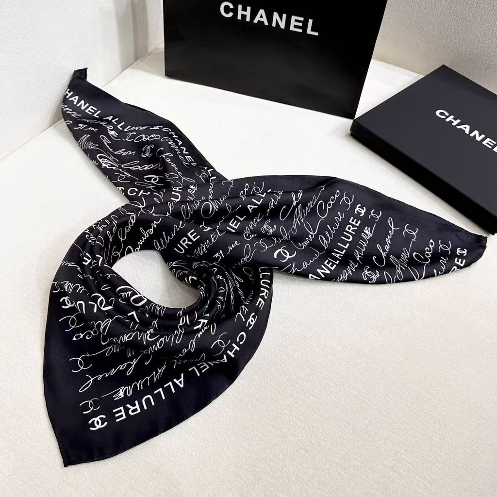 CHANEL 26S SCARF 90 IN SILK 305987
