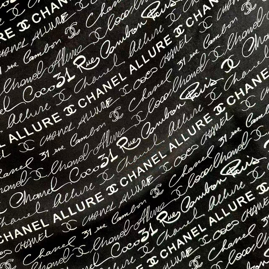 CHANEL 26S SCARF 90 IN SILK 305987