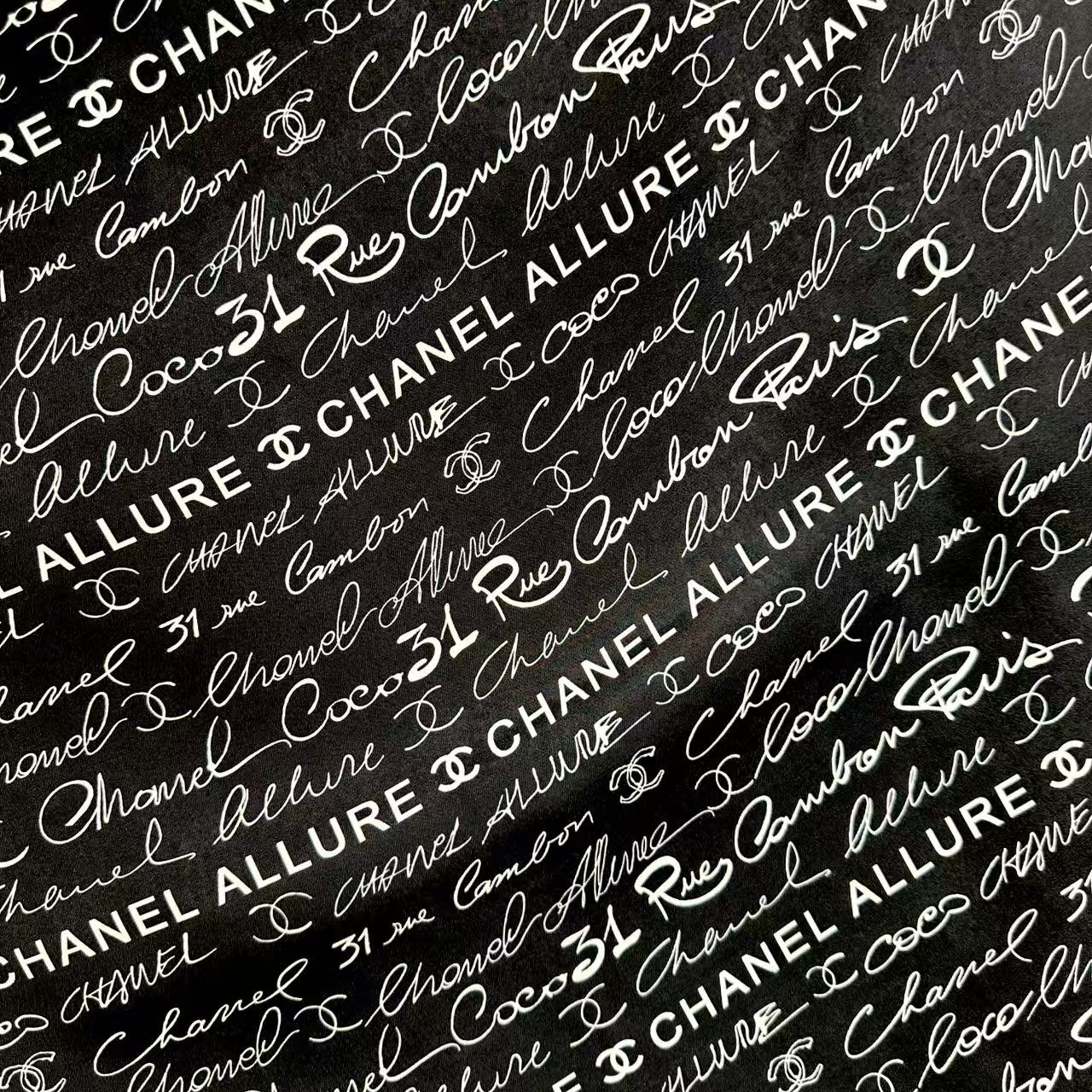 CHANEL 26S SCARF 90 IN SILK 305987