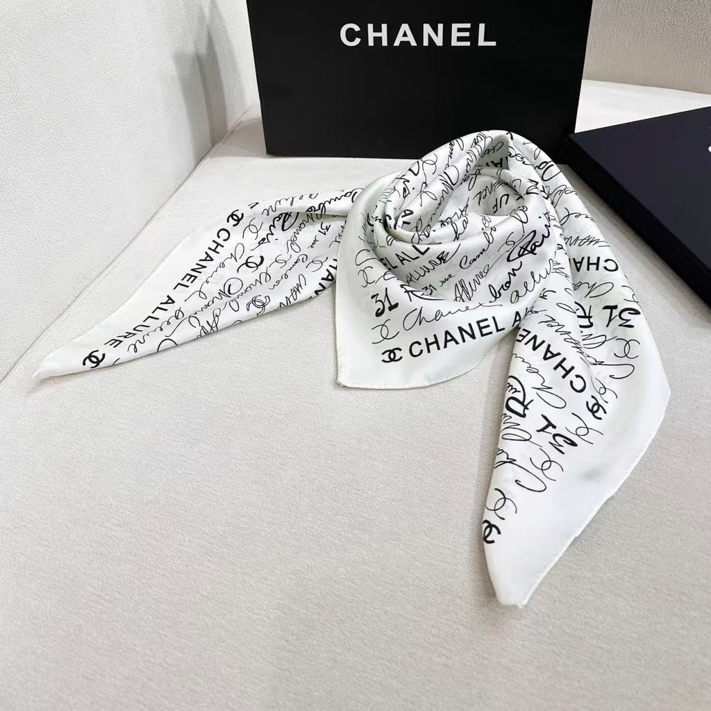 CHANEL 26S SCARF 90 IN SILK 305988