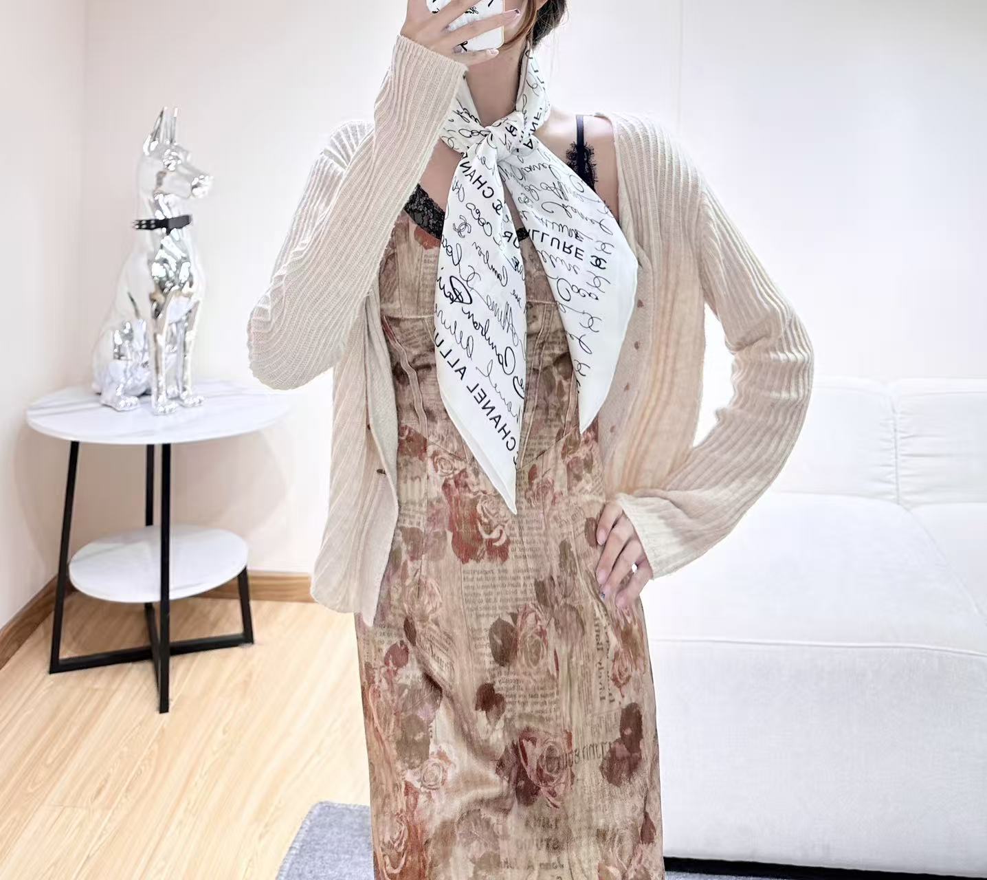 CHANEL 26S SCARF 90 IN SILK 305988