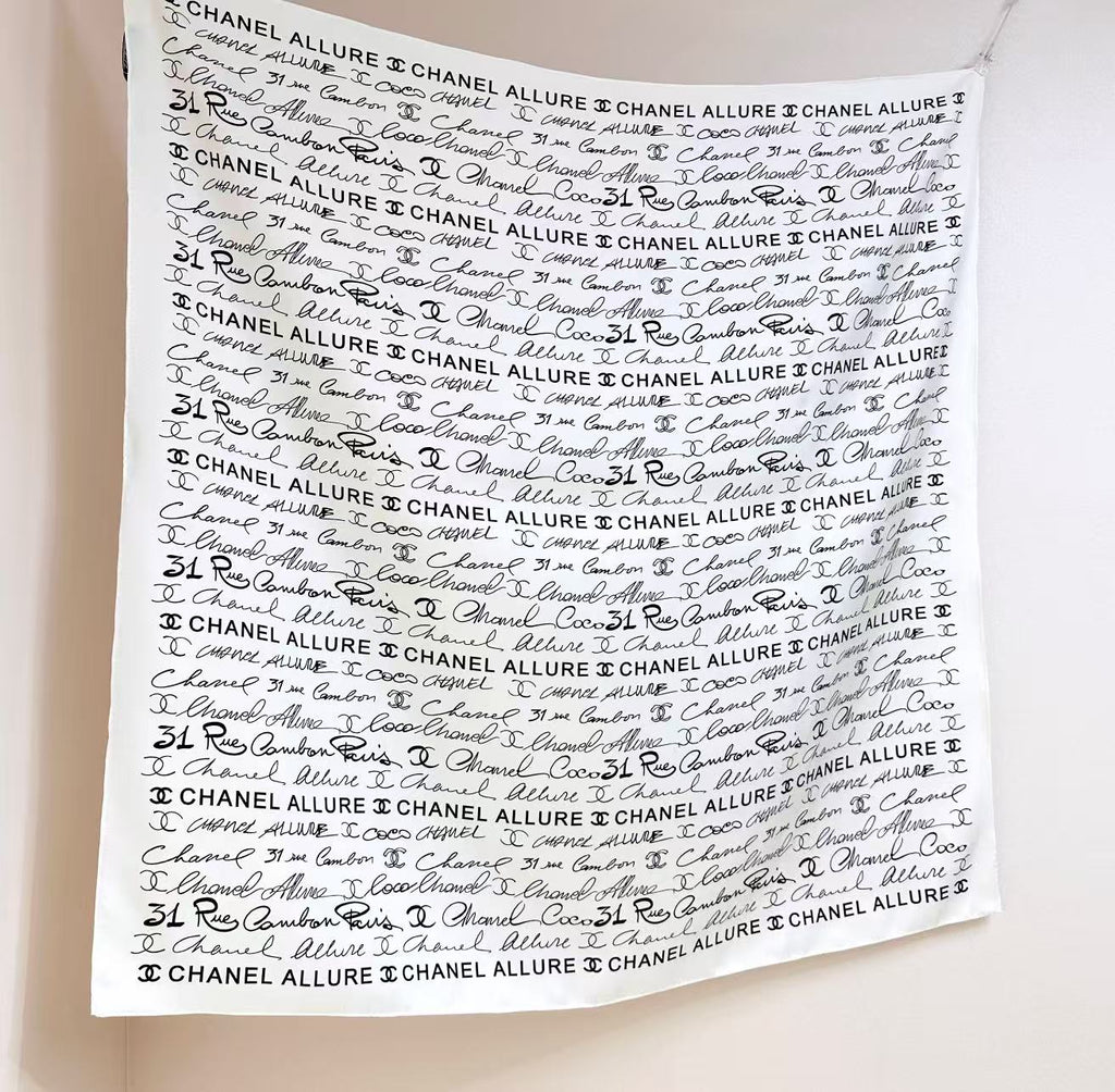 CHANEL 26S SCARF 90 IN SILK 305988