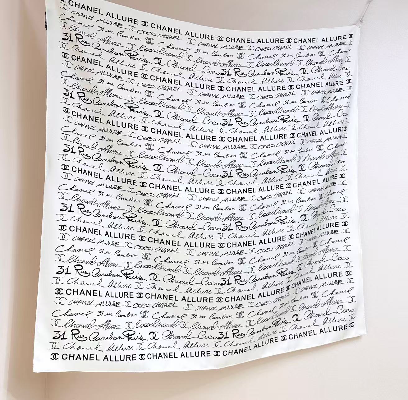 CHANEL 26S SCARF 90 IN SILK 305988