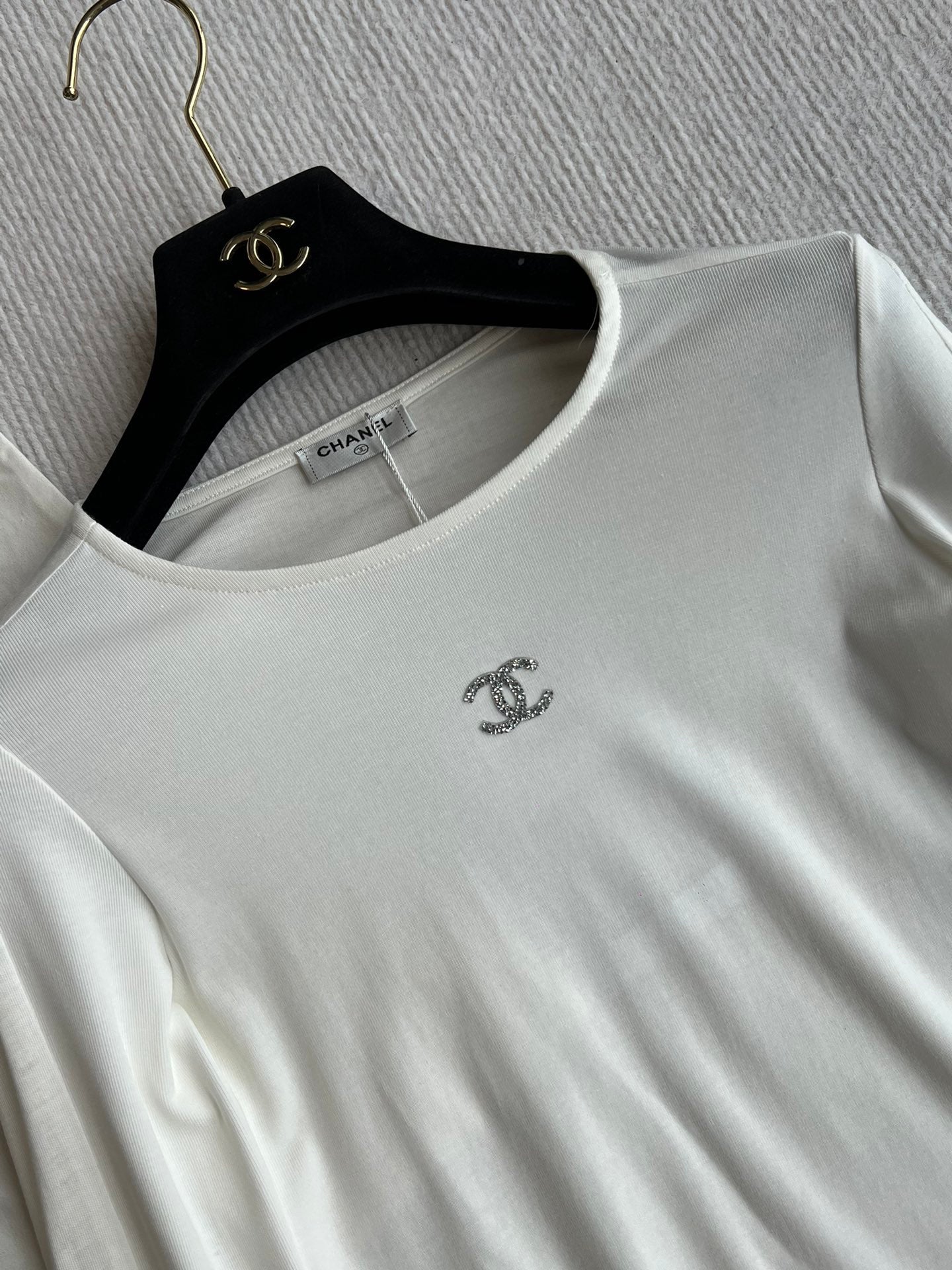 CHANEL LONG-SLEEVE T-SHIRT STYLE 28