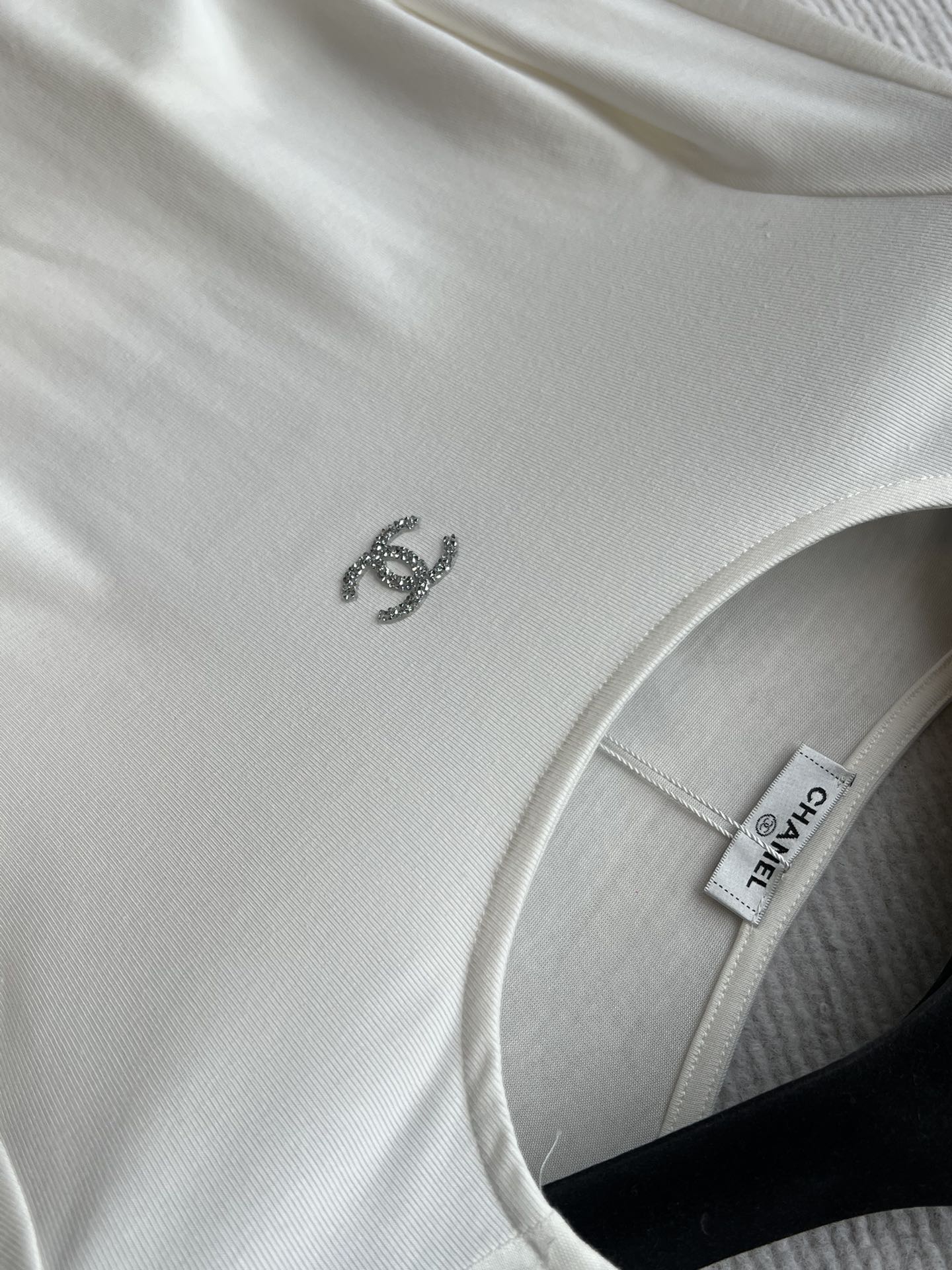 CHANEL LONG-SLEEVE T-SHIRT STYLE 28