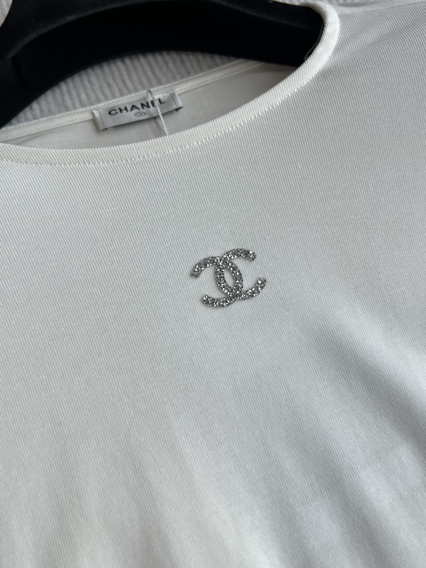 CHANEL LONG-SLEEVE T-SHIRT STYLE 28