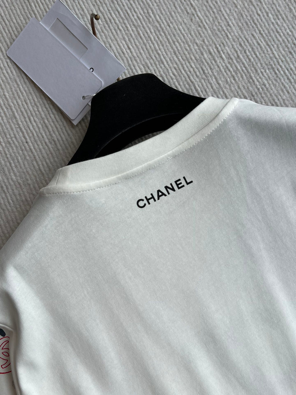 CHANEL OFF-WHITE LOGO PRINT T-SHIRT