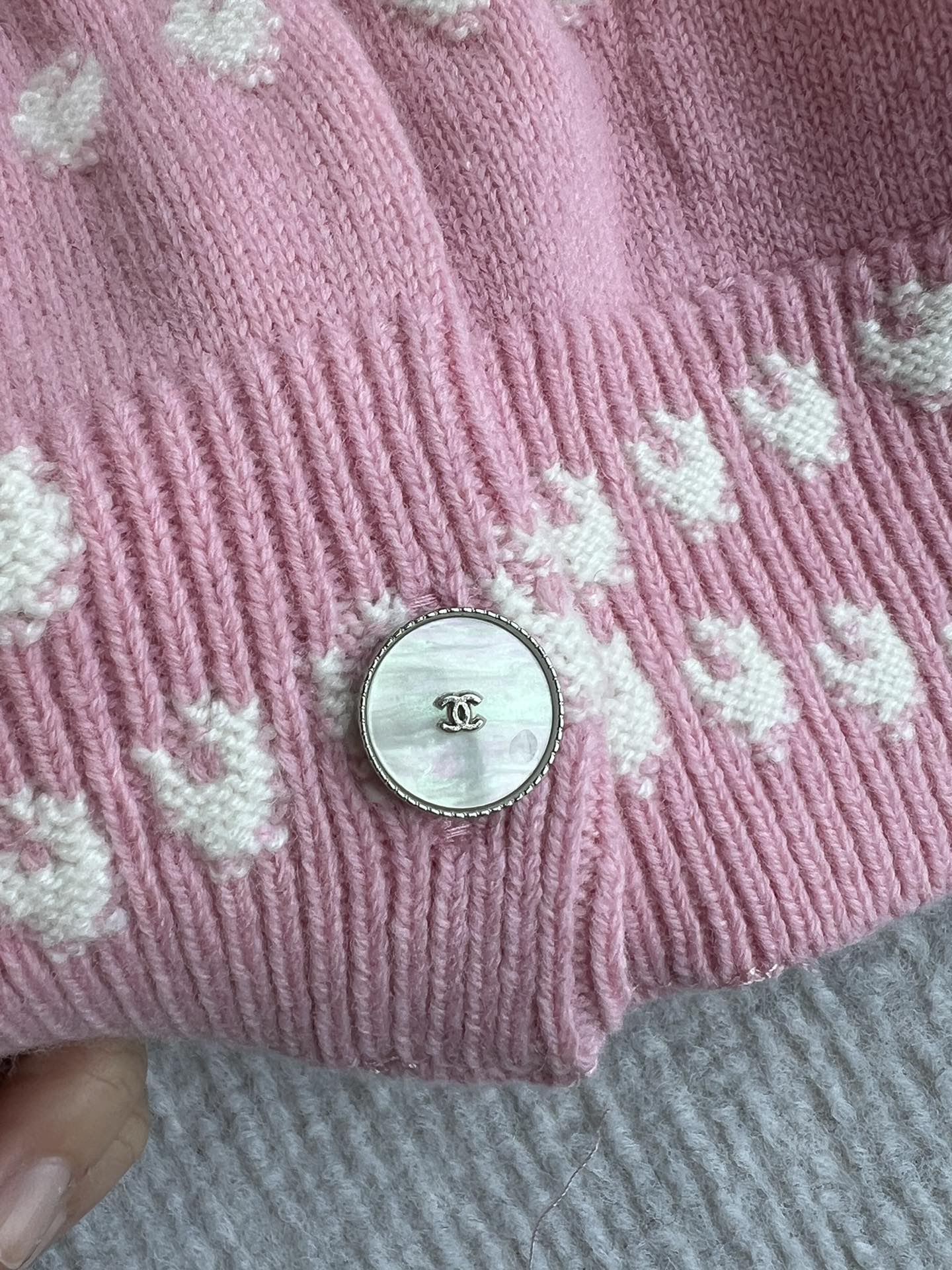 Chanel 25P Cardigan Pink Mix White Cashmere 229516