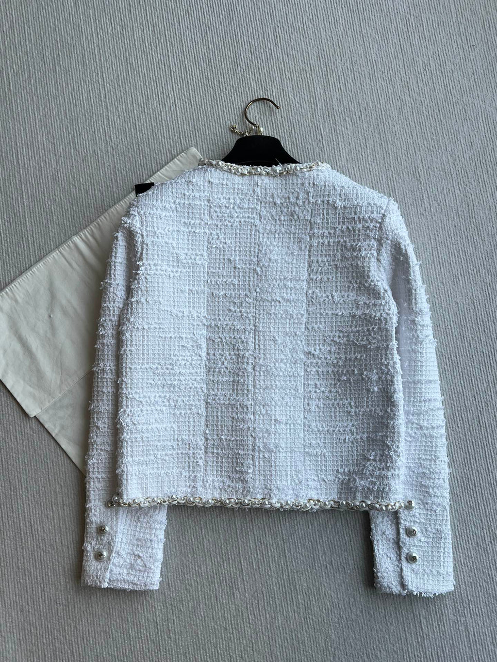 Chanel 25P Cardigan White Tweed With Pearl 234889