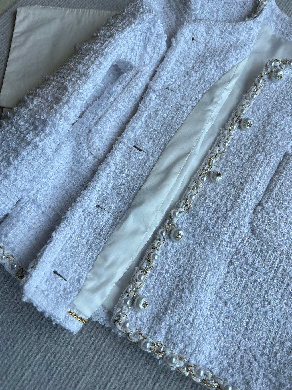 Chanel 25P Cardigan White Tweed With Pearl 234889