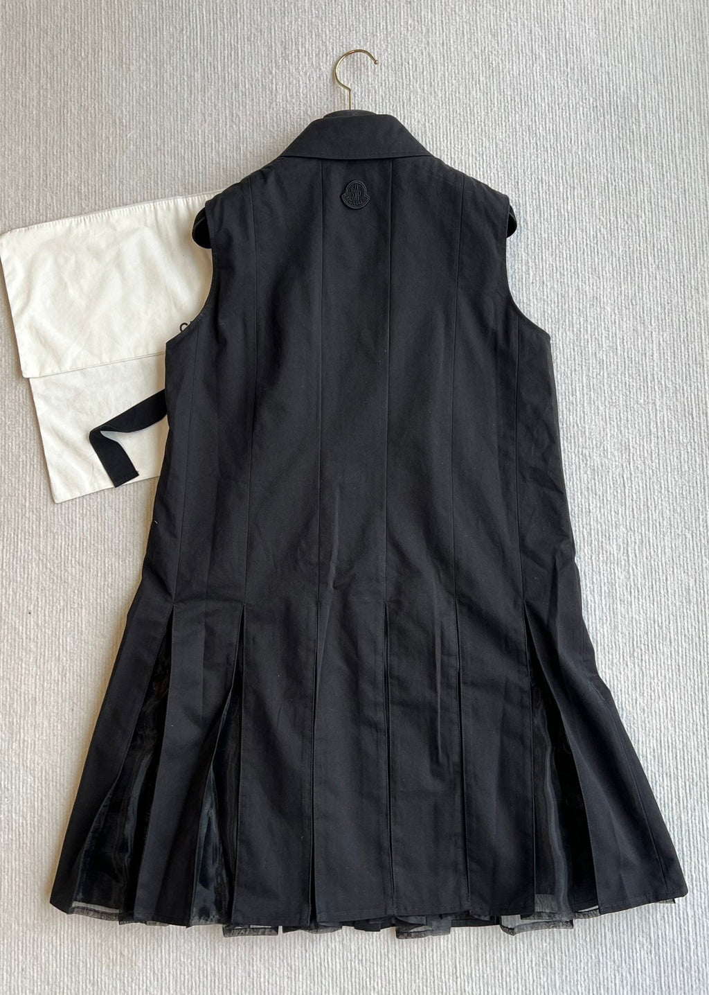 MONCLER SLEEVELESS PLEATED DRESS 269706