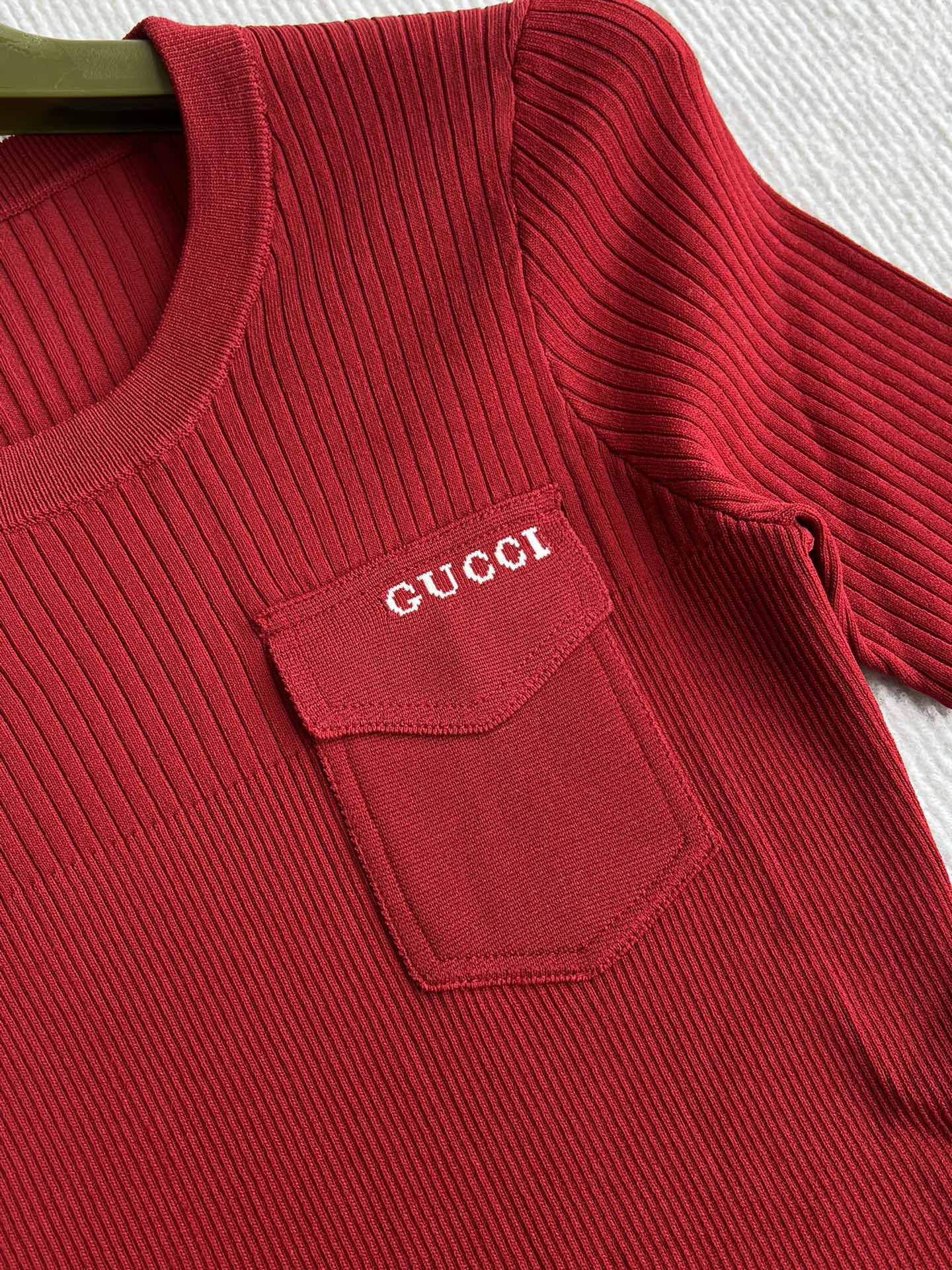 GUCCI SHORT-SLEEVE KNIT TOP 242808
