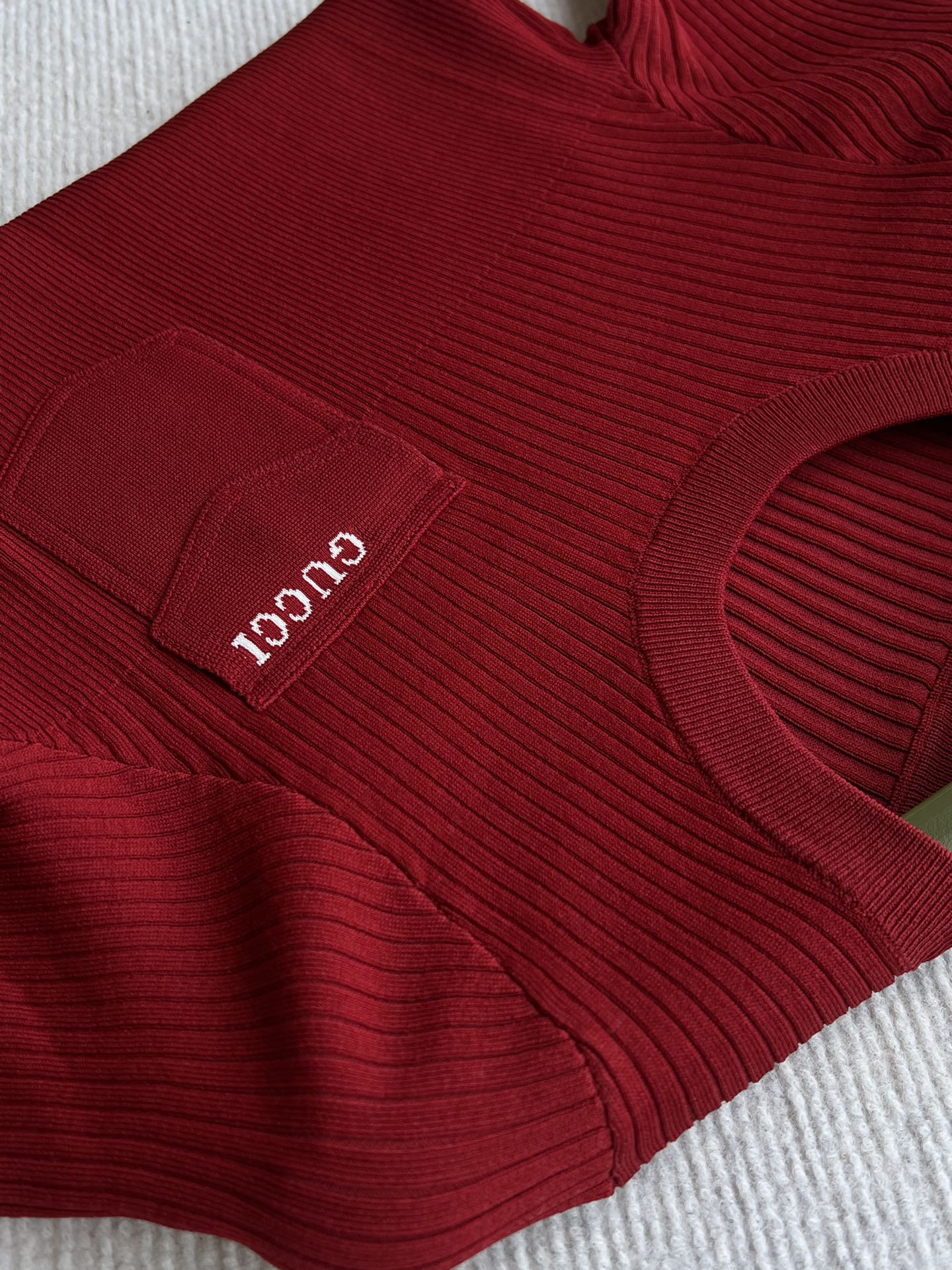 GUCCI SHORT-SLEEVE KNIT TOP 242808