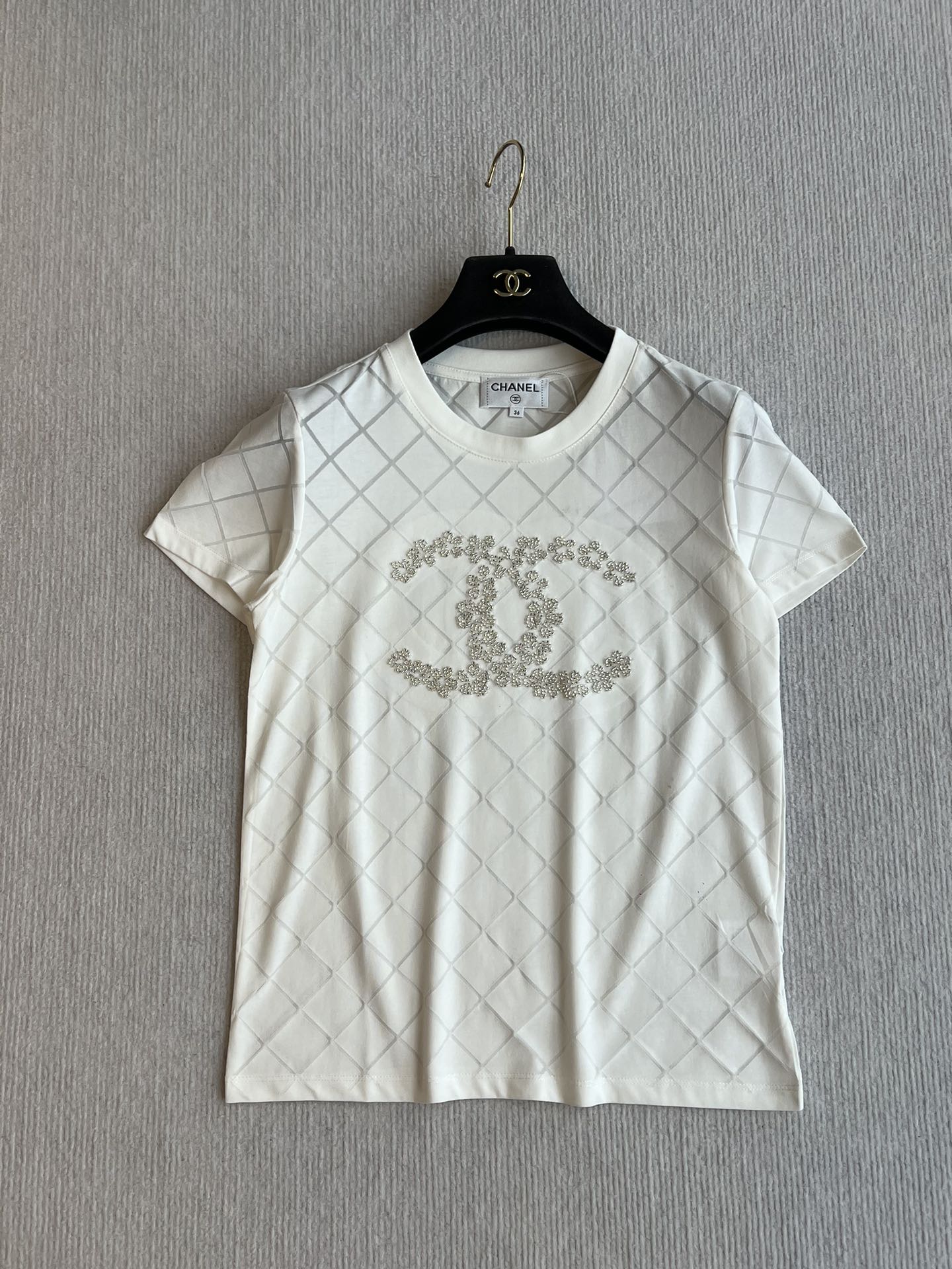 CHANEL WHITE SHORT-SLEEVE EMBELLISHED T-SHIRT