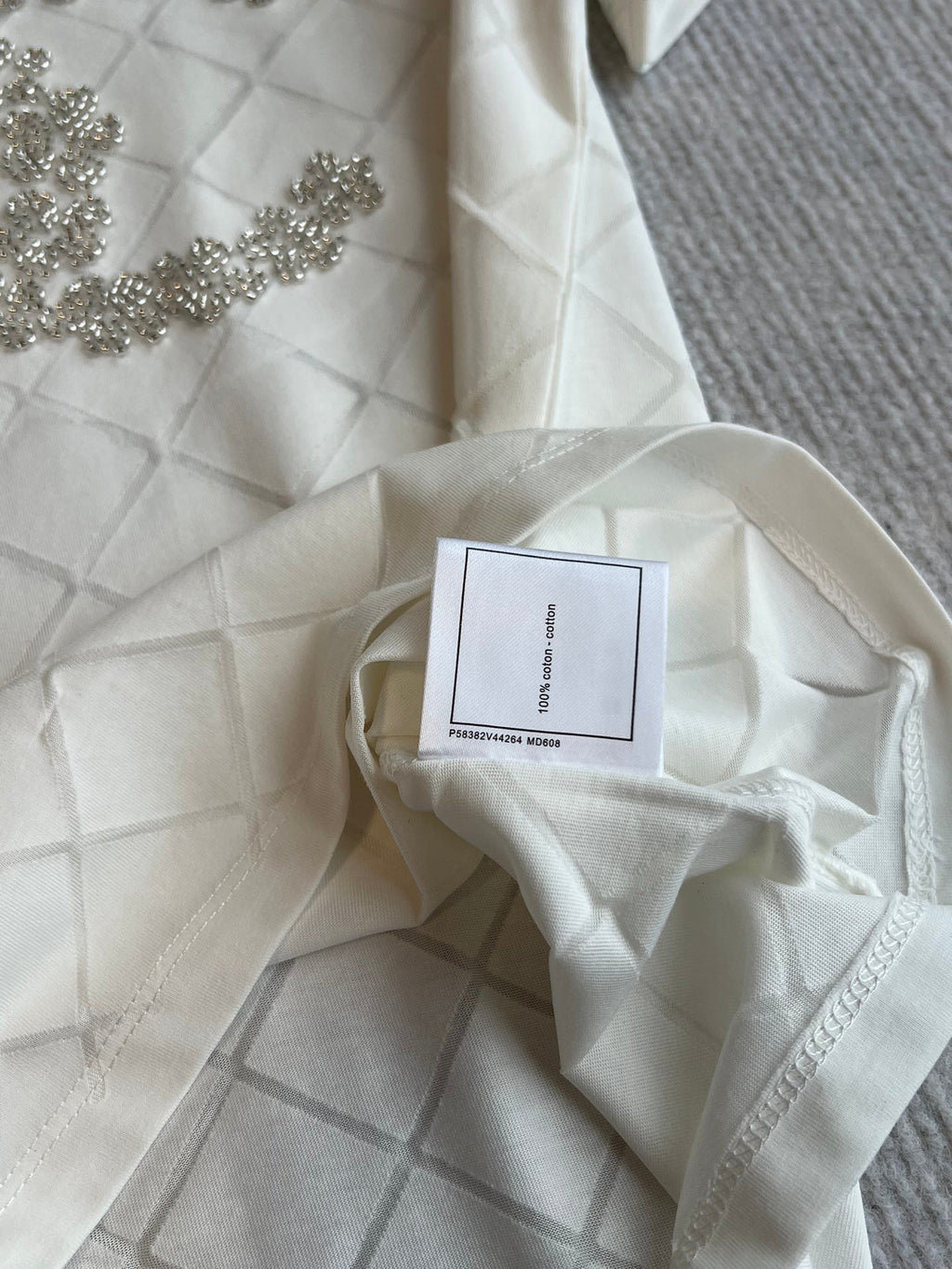 CHANEL WHITE SHORT-SLEEVE EMBELLISHED T-SHIRT