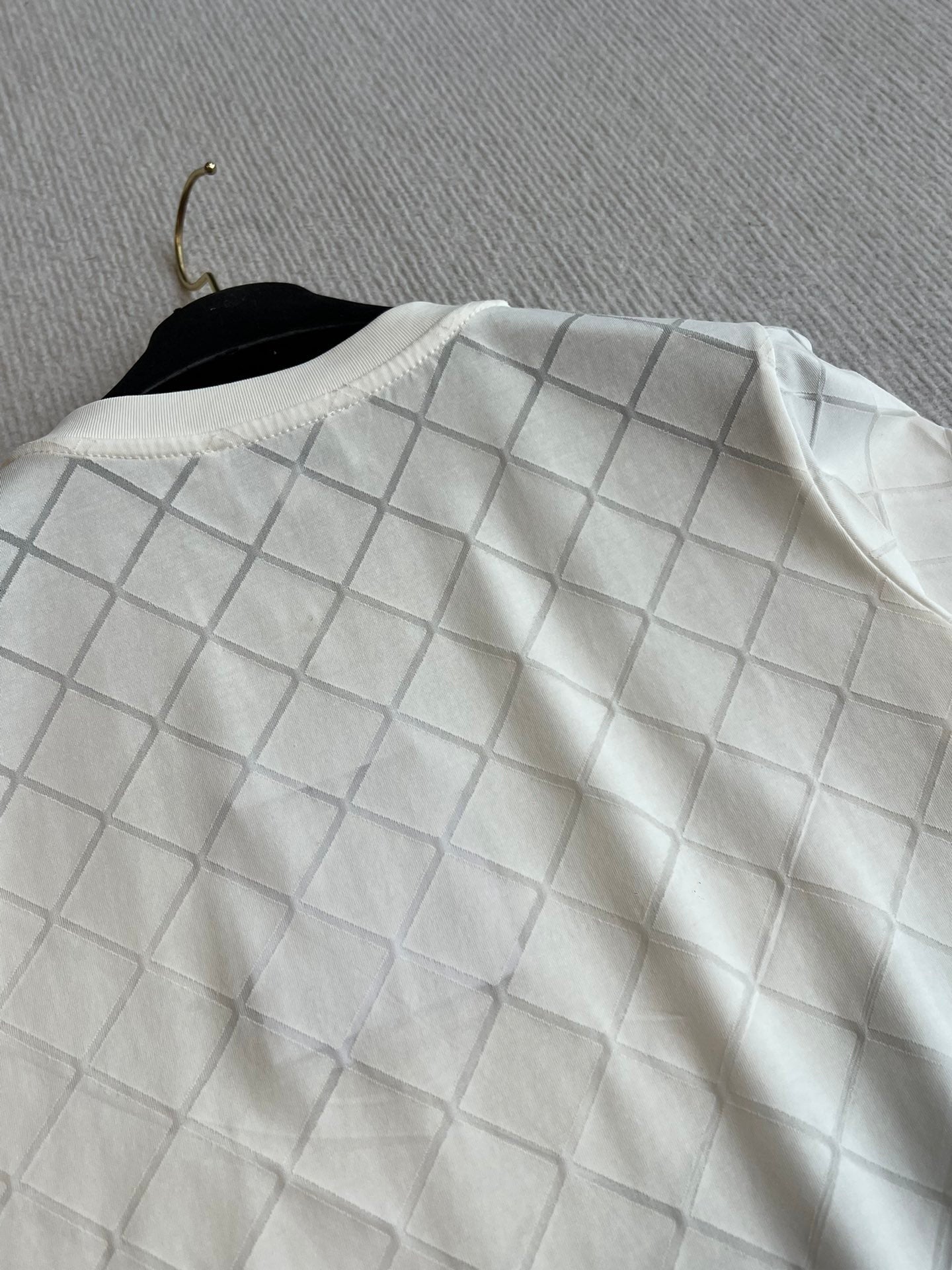 CHANEL WHITE SHORT-SLEEVE EMBELLISHED T-SHIRT