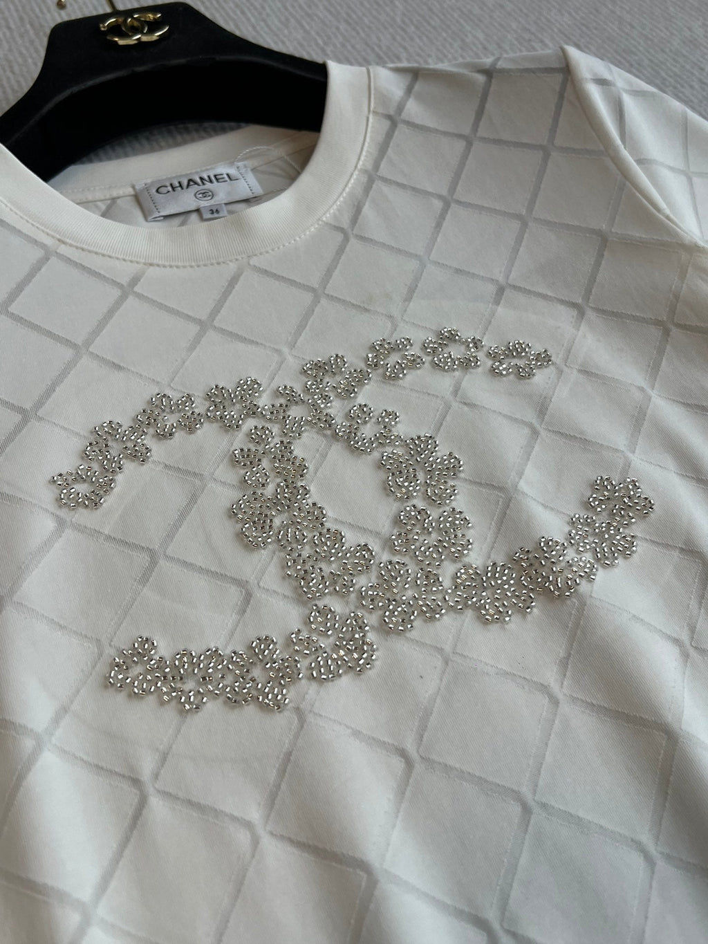 CHANEL WHITE SHORT-SLEEVE EMBELLISHED T-SHIRT