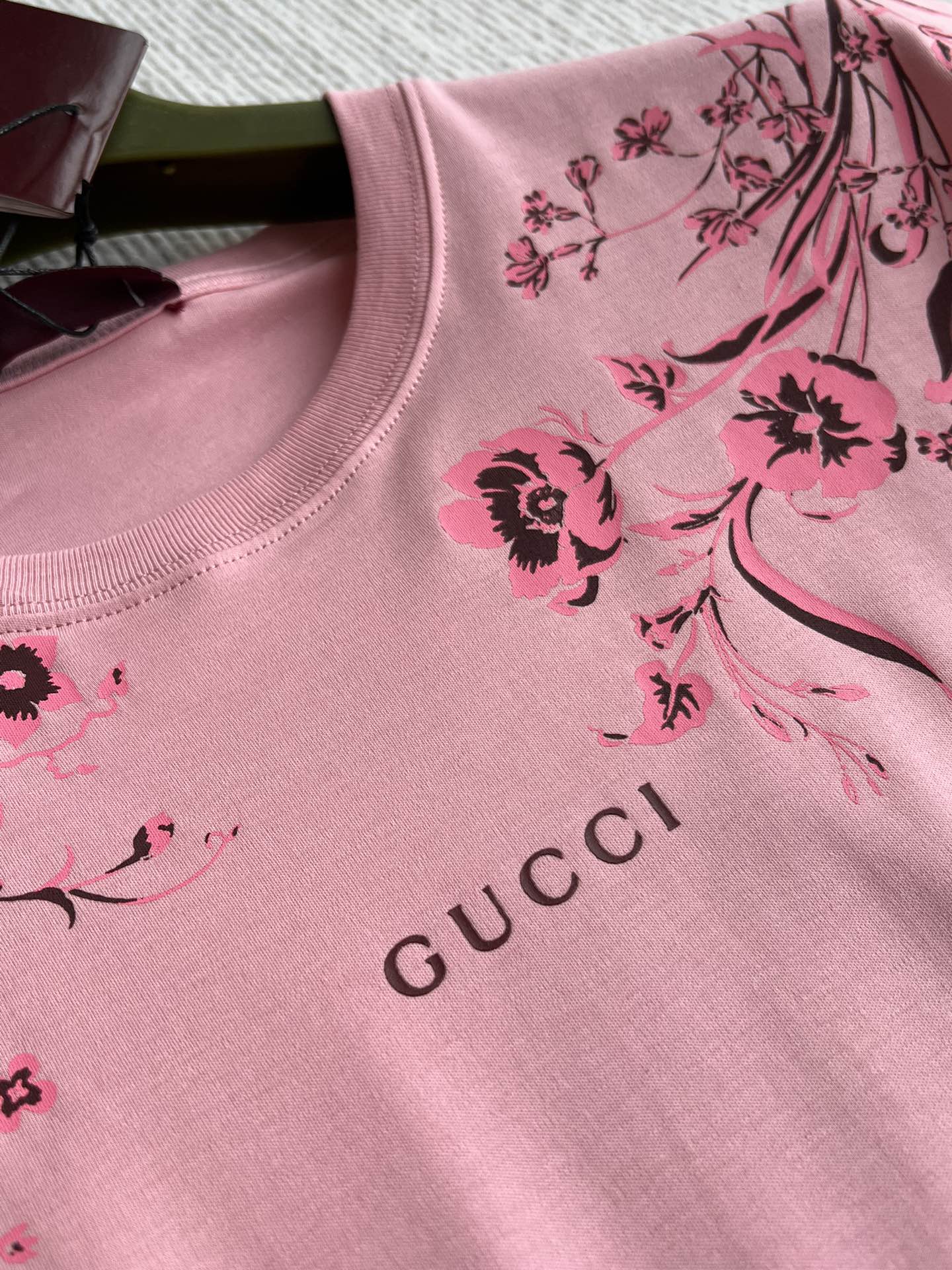 GUCCI SHORT SLEEVE LOGO PRINTED T-SHIRT 275723