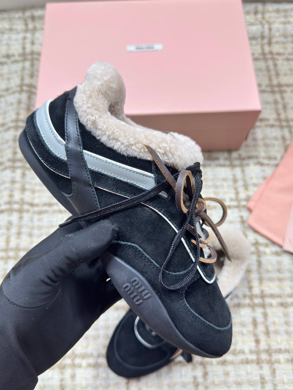 MIUMIU 26S SNEAKERS IN BLACK SUEDE AND SHEARLING