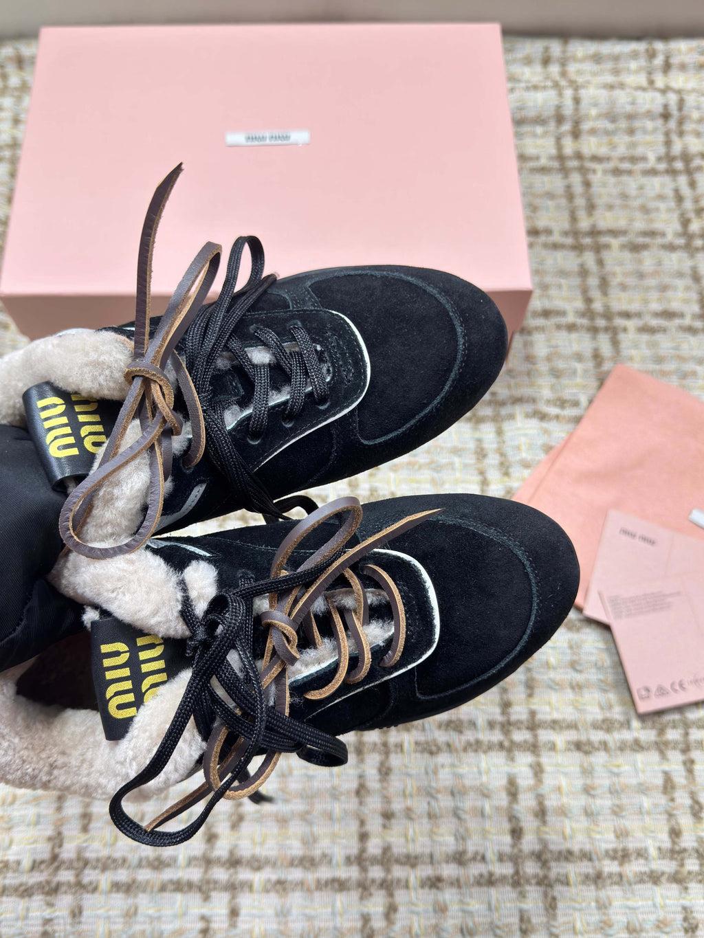 MIUMIU 26S SNEAKERS IN BLACK SUEDE AND SHEARLING