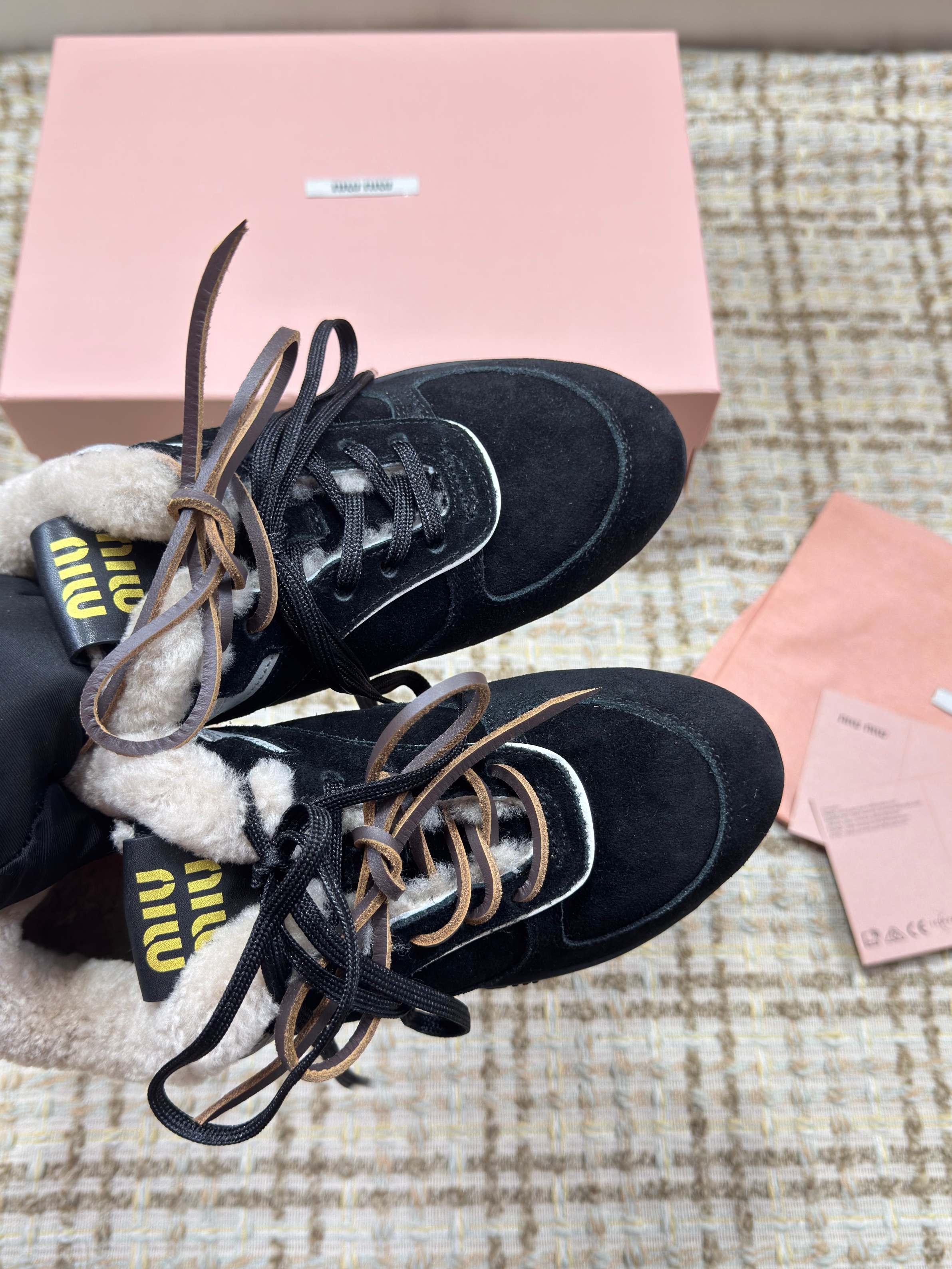 MIUMIU 26S SNEAKERS IN BLACK SUEDE AND SHEARLING
