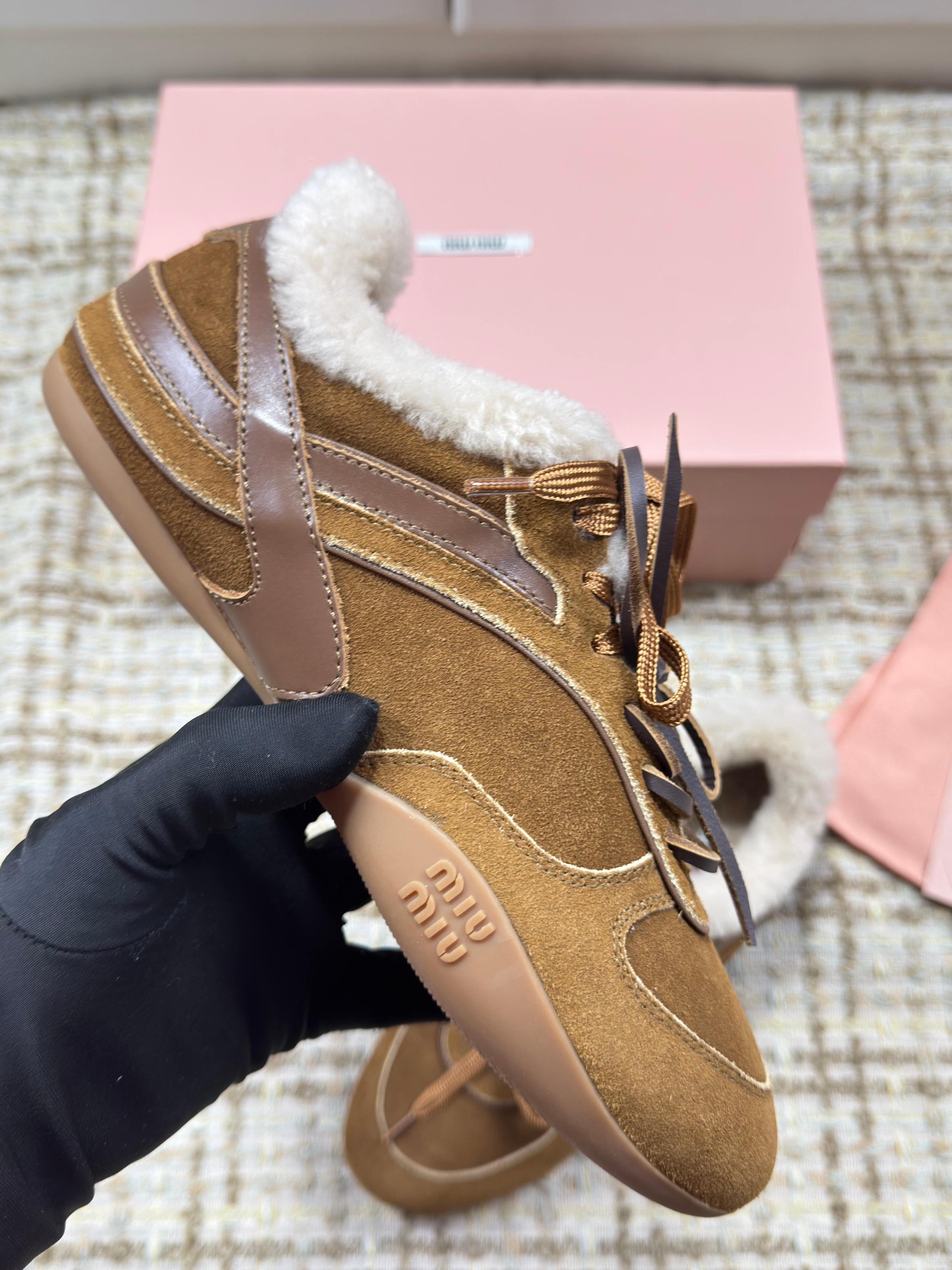 MIUMIU 26S SNEAKERS IN DARK BROWN SUEDE AND SHEARLING