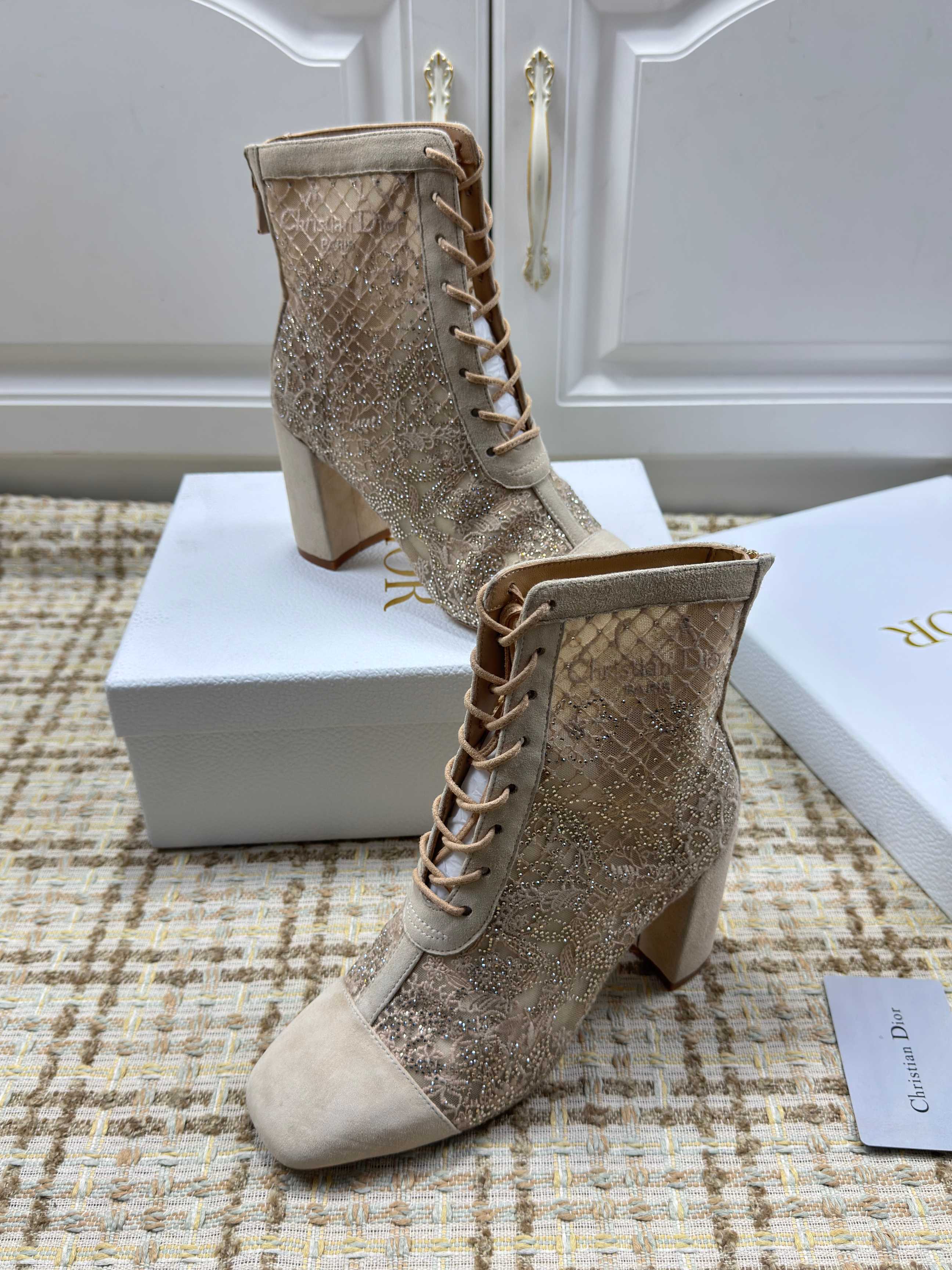 DIOR 26S LACE UP ANKLE BOOTS 35MM IN BEIGE LACE SUEDE BLOCK HEEL