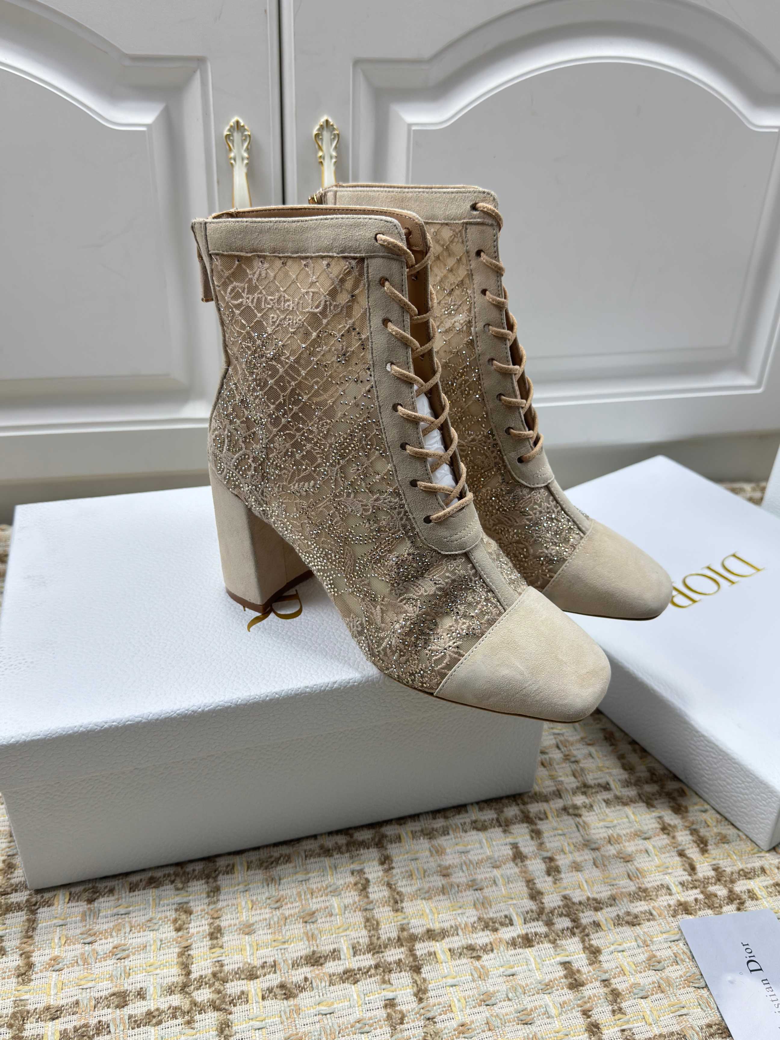 DIOR 26S LACE UP ANKLE BOOTS 35MM IN BEIGE LACE SUEDE BLOCK HEEL