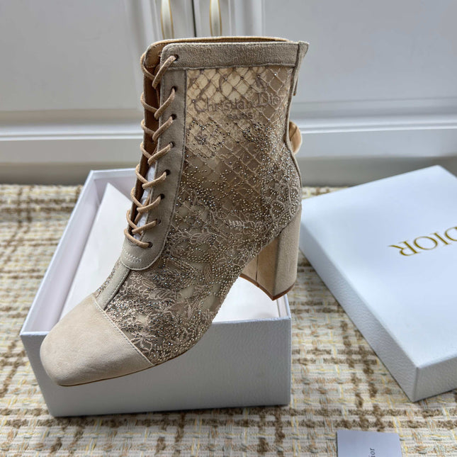 DIOR 26S LACE UP ANKLE BOOTS 35MM IN BEIGE LACE SUEDE BLOCK HEEL