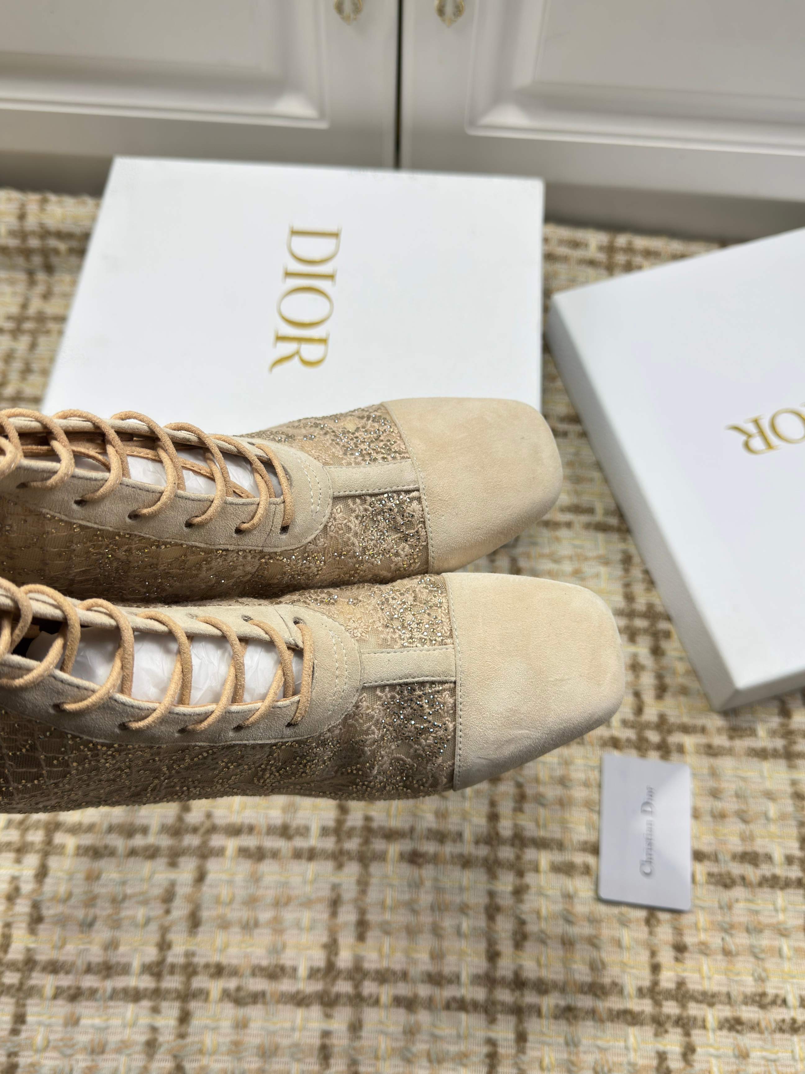 DIOR 26S LACE UP ANKLE BOOTS 35MM IN BEIGE LACE SUEDE BLOCK HEEL