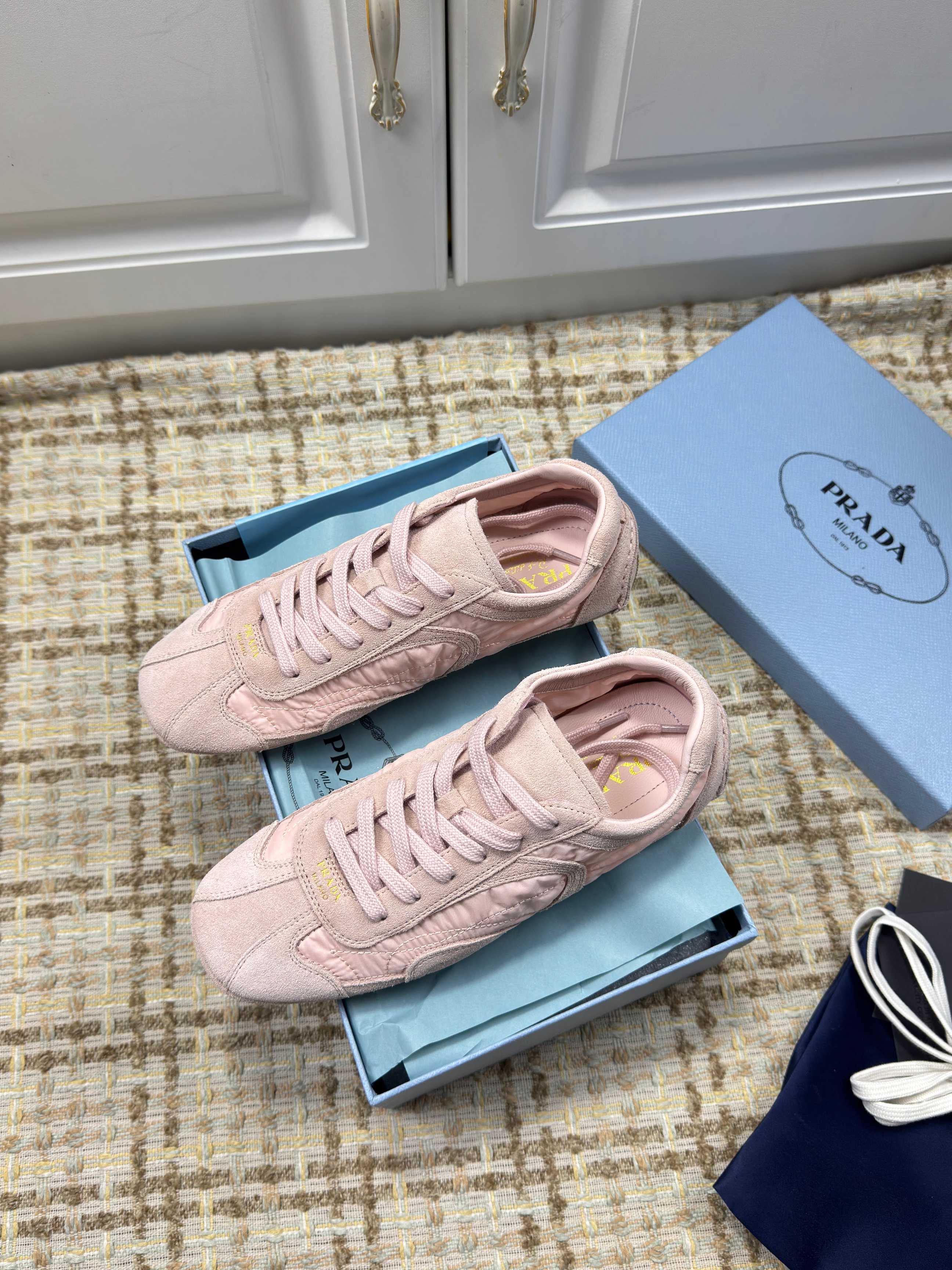 PRADA 26S LOW TOP SNEAKERS IN PINK NYLON AND SUEDE