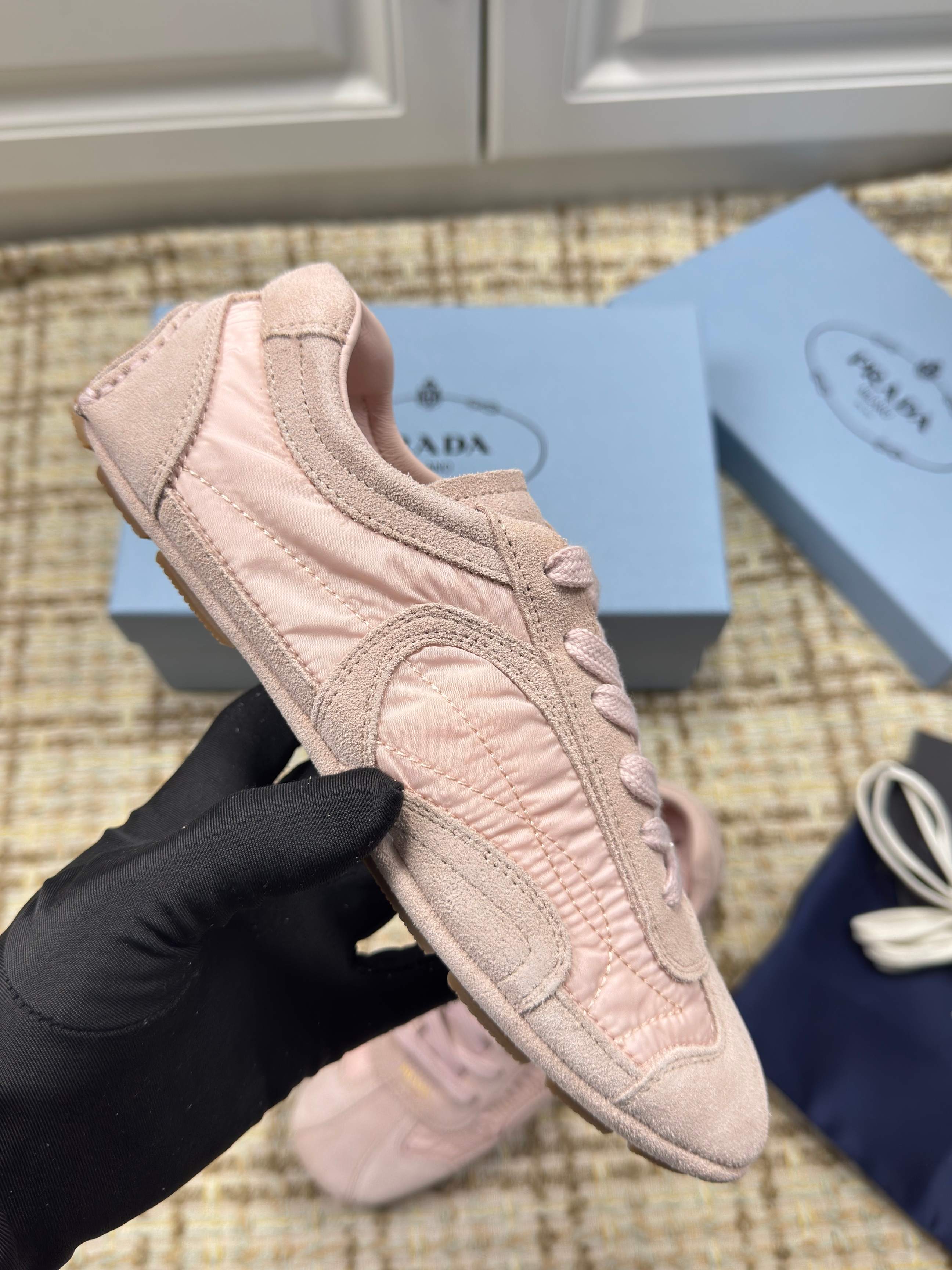 PRADA 26S LOW TOP SNEAKERS IN PINK NYLON AND SUEDE