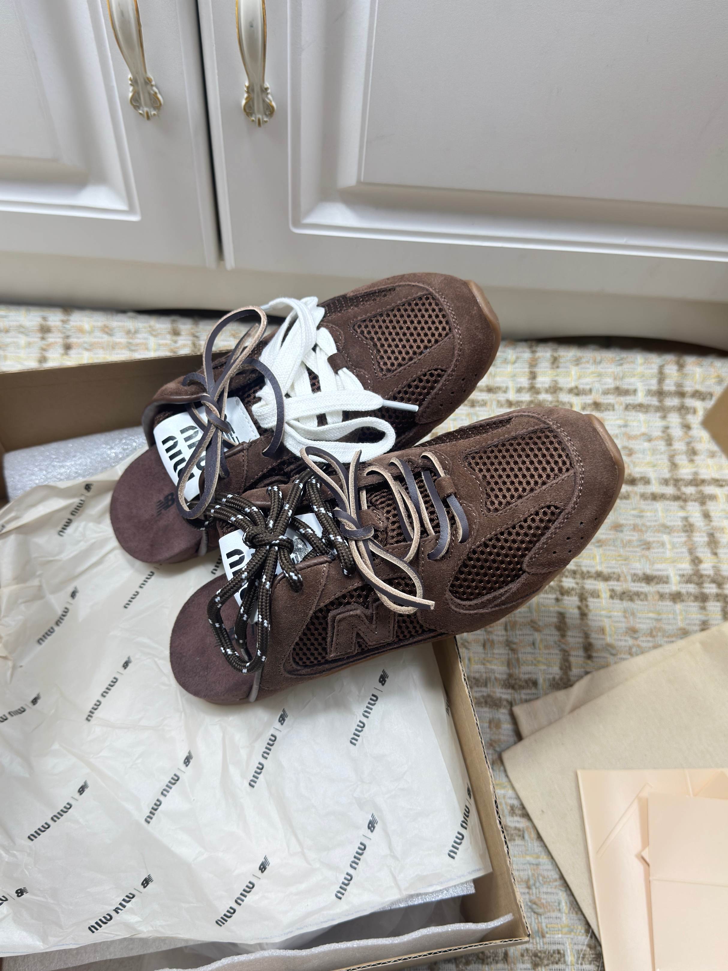 MIUMIU 26S NEW BALANCE SNEAKER MULES IN DARK BROWN SUEDE AND MESH