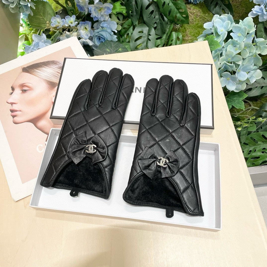 GLOVES IN BLACK LAMBSKIN 462417