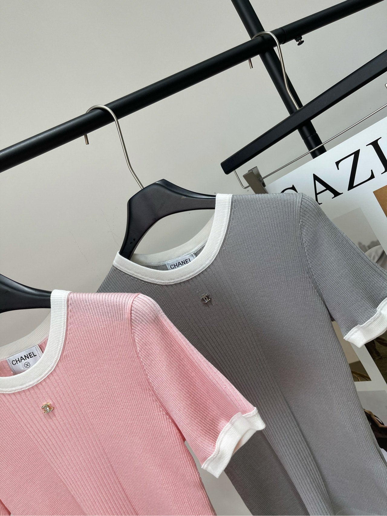 CHANEL SHORT-SLEEVE KNIT SWEATER 259270