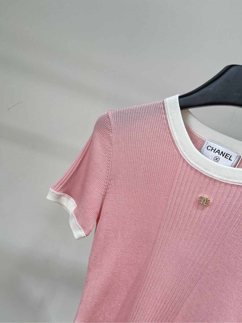 CHANEL SHORT-SLEEVE KNIT SWEATER 259270