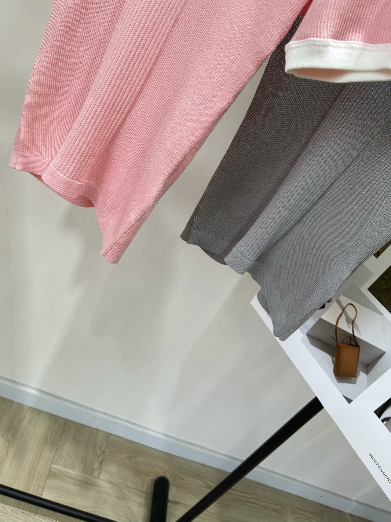 CHANEL SHORT-SLEEVE KNIT SWEATER 259270