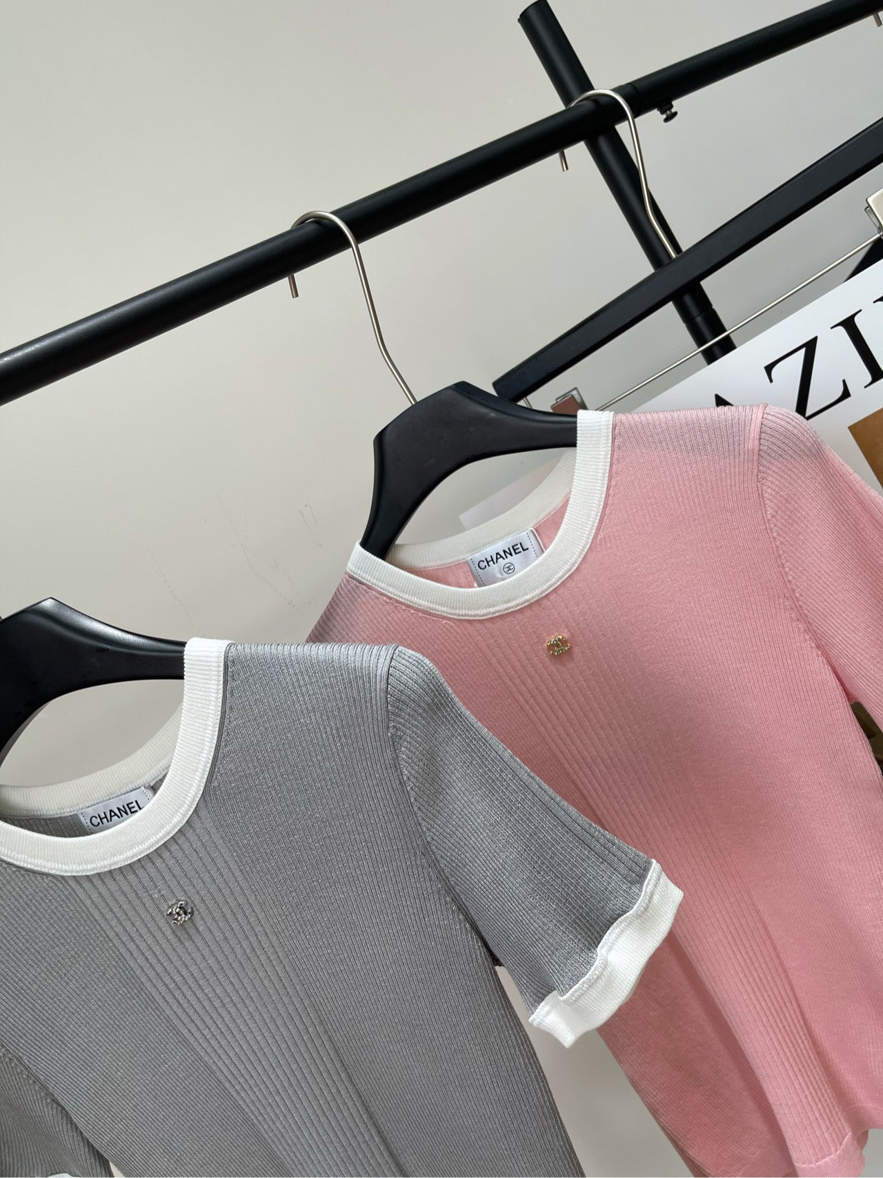CHANEL SHORT-SLEEVE KNIT SWEATER 259270
