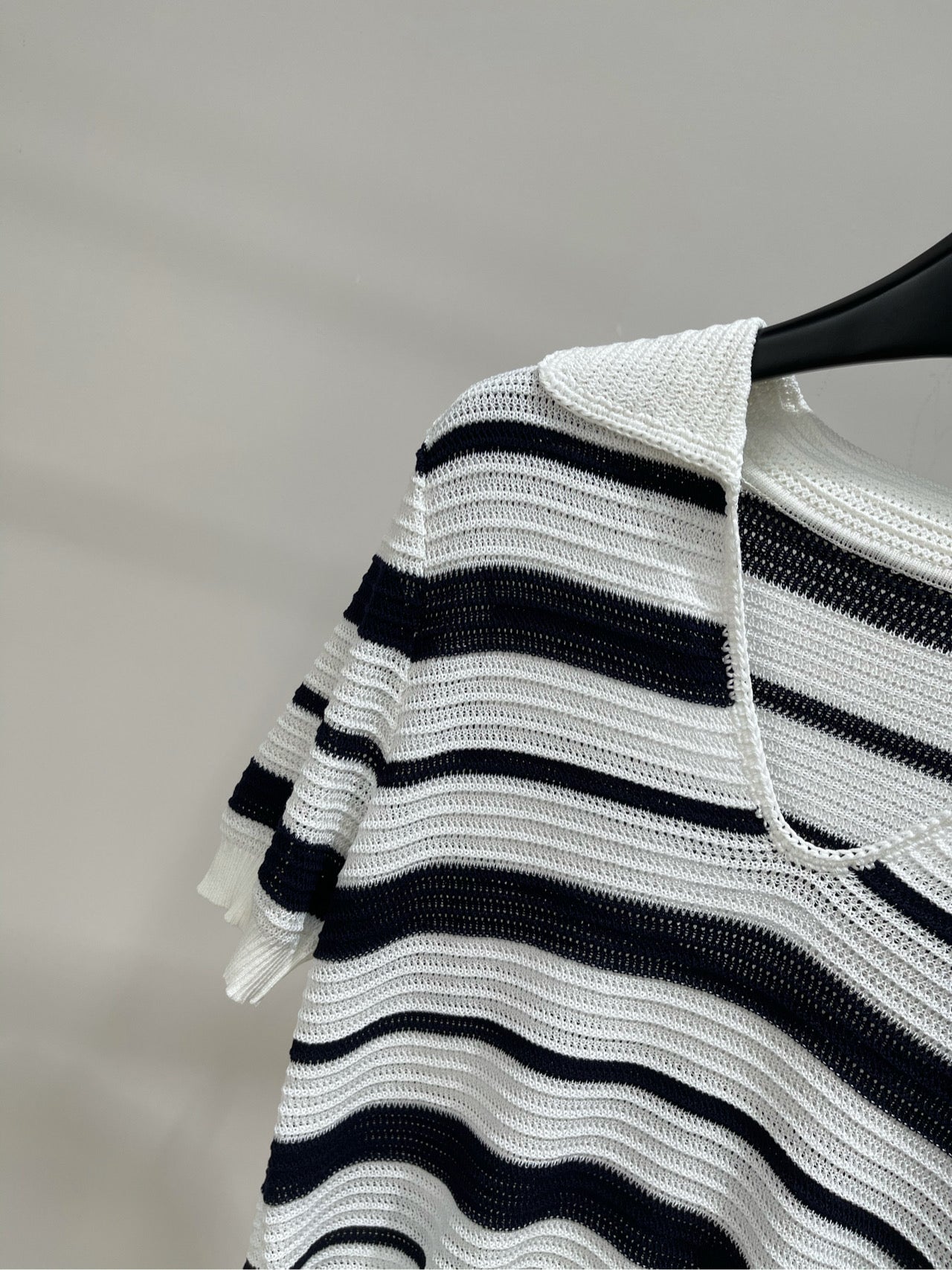 MO&CO. SHORT-SLEEVE KNIT TOP IN WHITE WITH BLACK STRIPES 267958