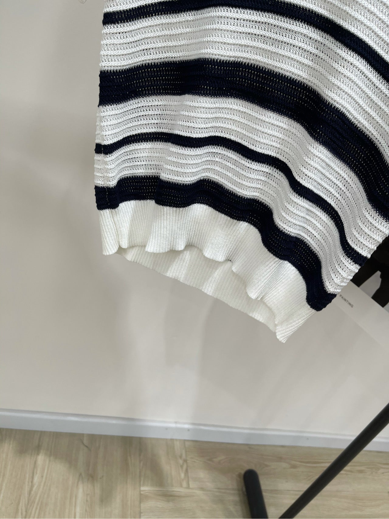 MO&CO. SHORT-SLEEVE KNIT TOP IN WHITE WITH BLACK STRIPES 267958